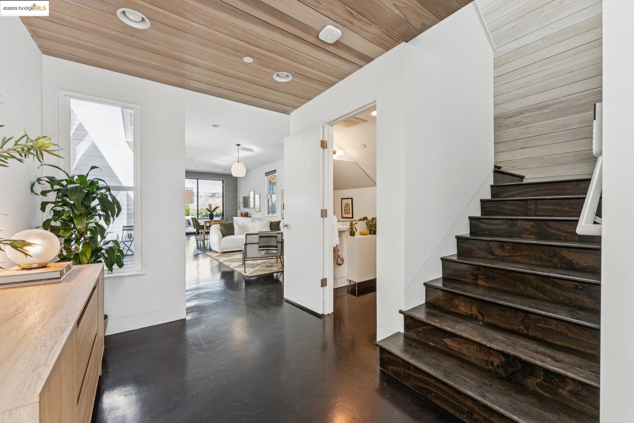 Detail Gallery Image 6 of 57 For 986 43rd Street, Oakland,  CA 94608 - 3 Beds | 2/1 Baths