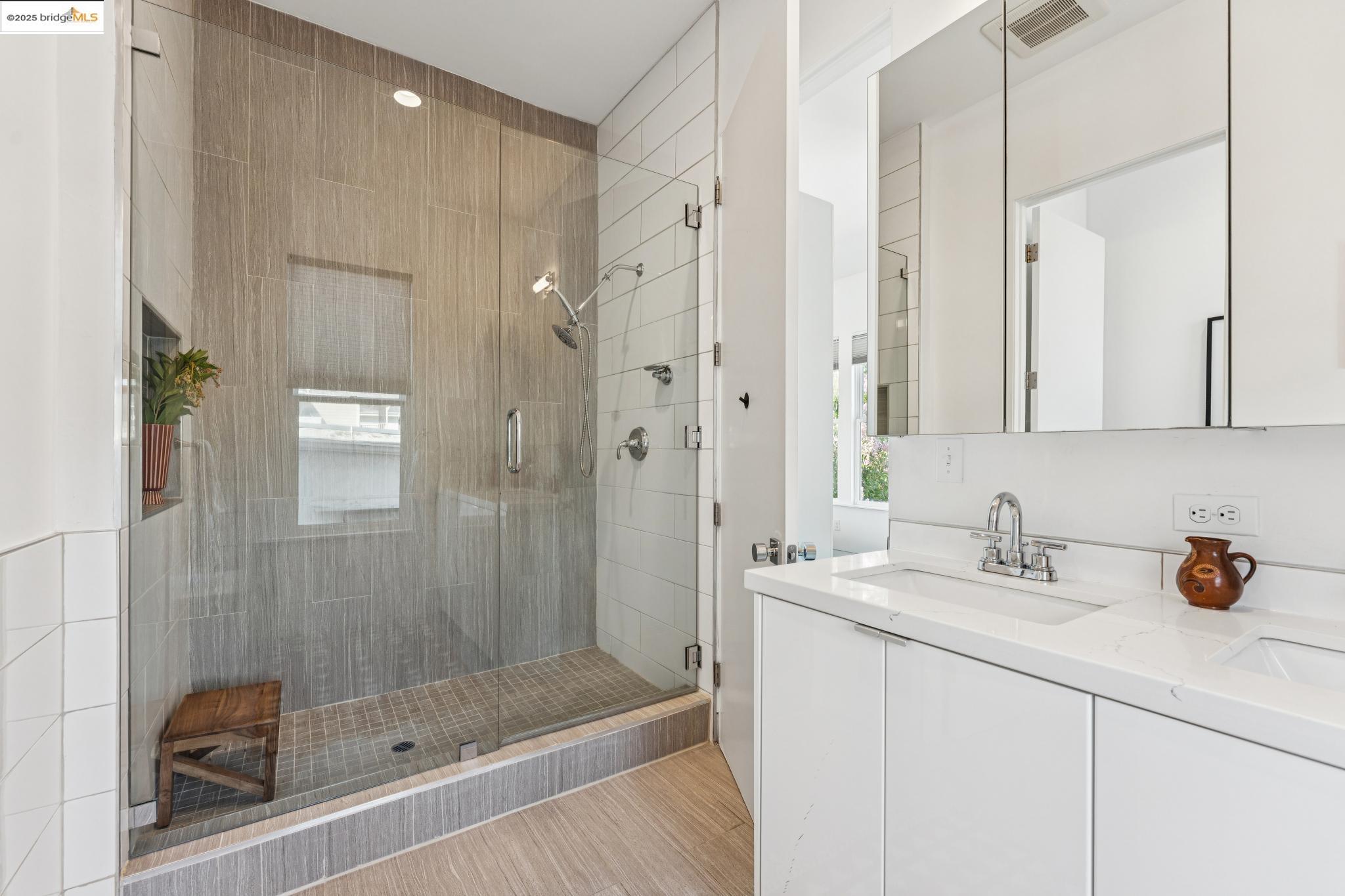 Detail Gallery Image 53 of 57 For 986 43rd Street, Oakland,  CA 94608 - 3 Beds | 2/1 Baths
