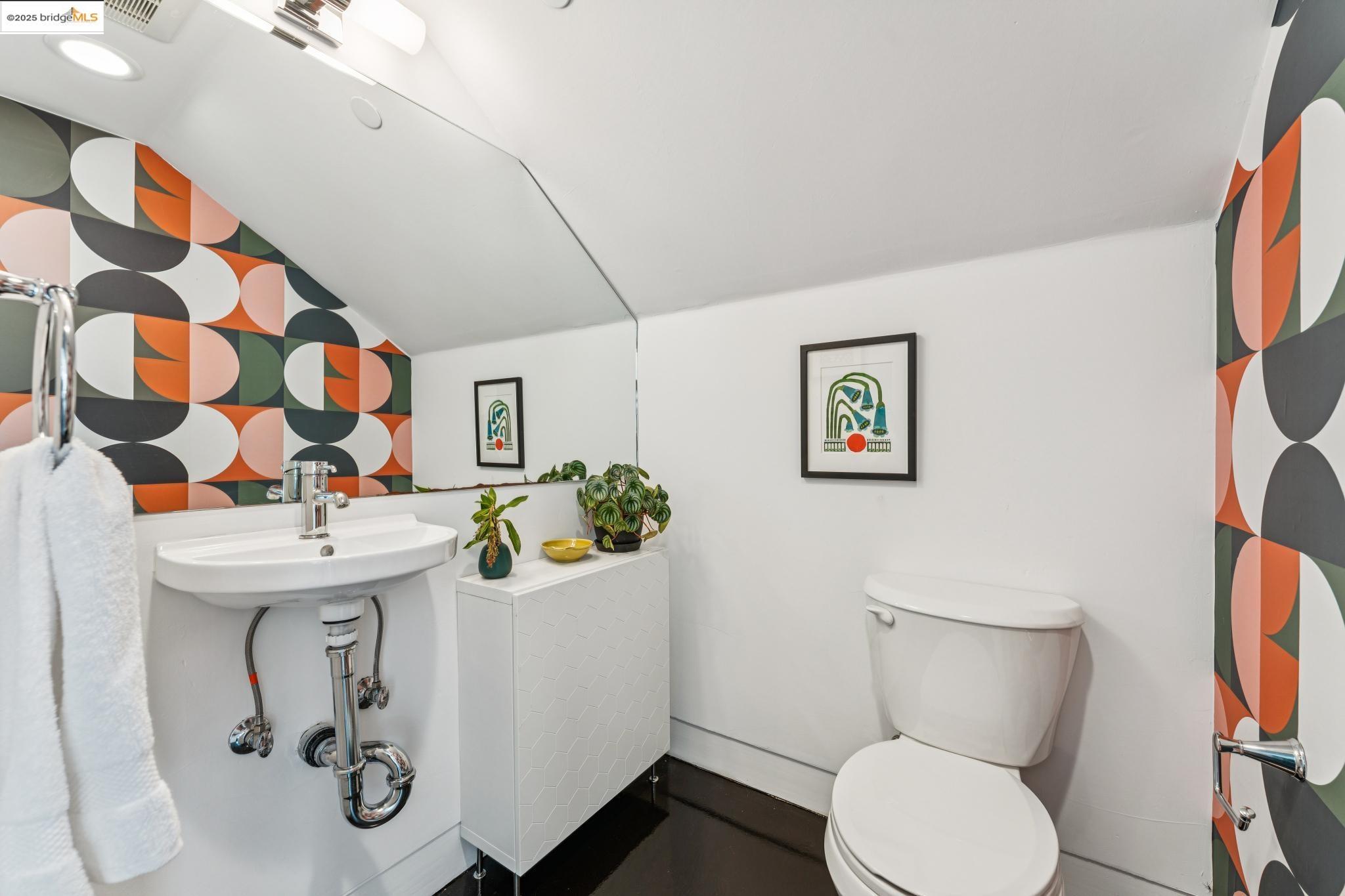 Detail Gallery Image 7 of 57 For 986 43rd Street, Oakland,  CA 94608 - 3 Beds | 2/1 Baths