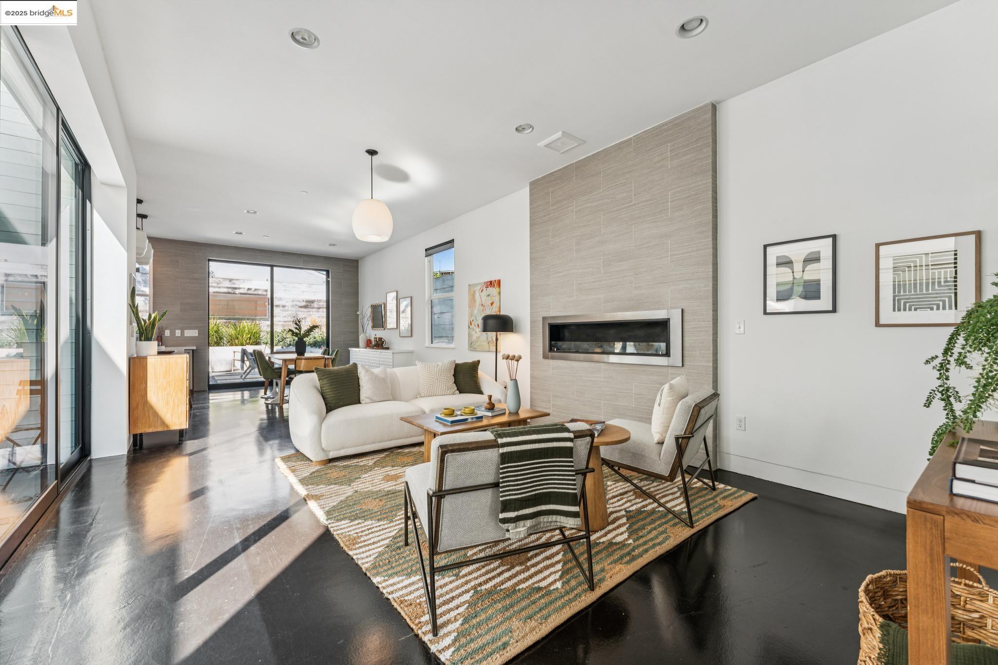 Detail Gallery Image 9 of 57 For 986 43rd Street, Oakland,  CA 94608 - 3 Beds | 2/1 Baths