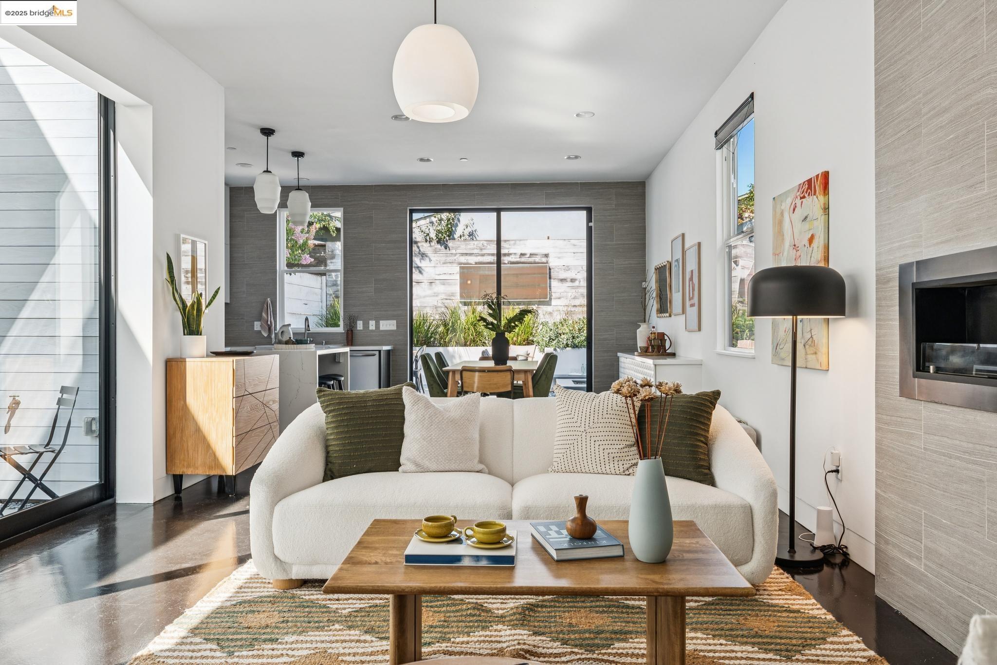 Detail Gallery Image 10 of 57 For 986 43rd Street, Oakland,  CA 94608 - 3 Beds | 2/1 Baths