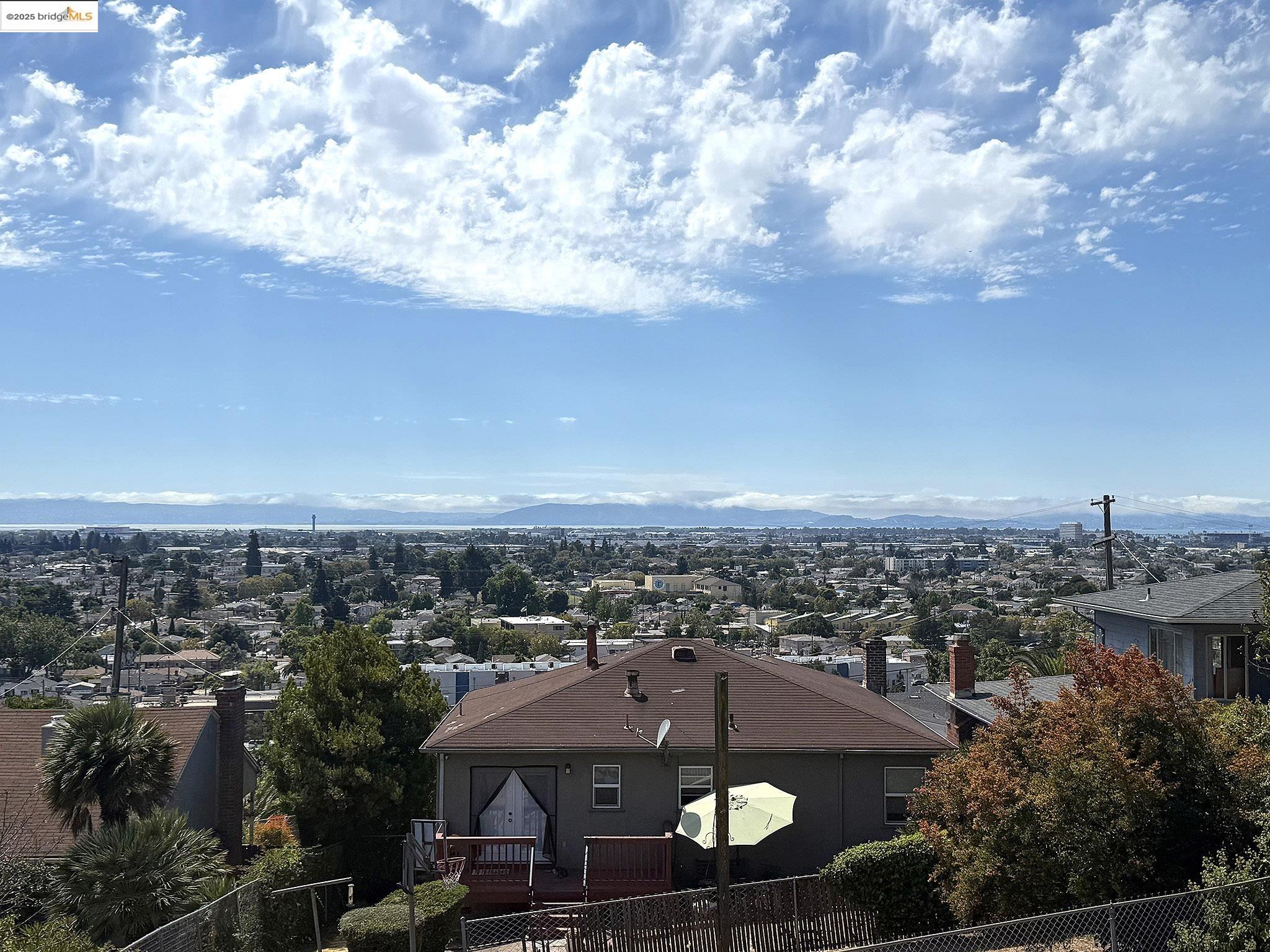 Detail Gallery Image 2 of 11 For 9889 Burr St, Oakland,  CA 94605 - 4 Beds | 2 Baths