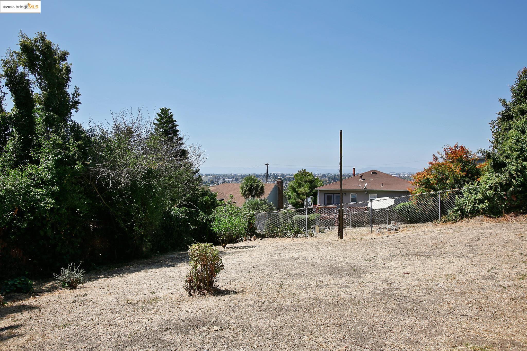 Detail Gallery Image 11 of 11 For 9889 Burr St, Oakland,  CA 94605 - 4 Beds | 2 Baths