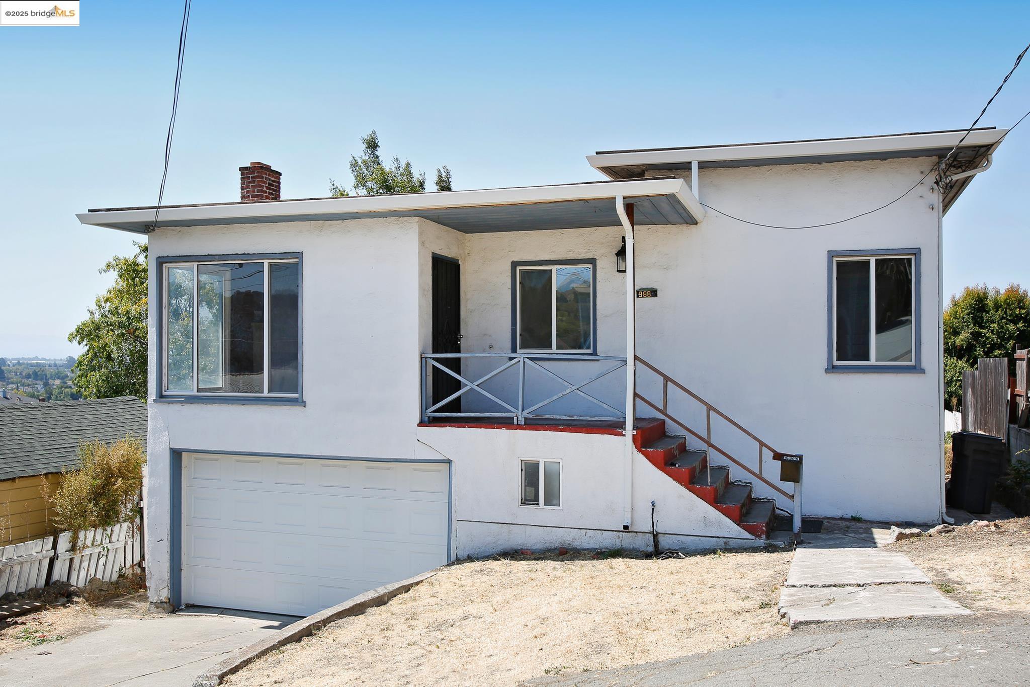 Detail Gallery Image 3 of 11 For 9889 Burr St, Oakland,  CA 94605 - 4 Beds | 2 Baths
