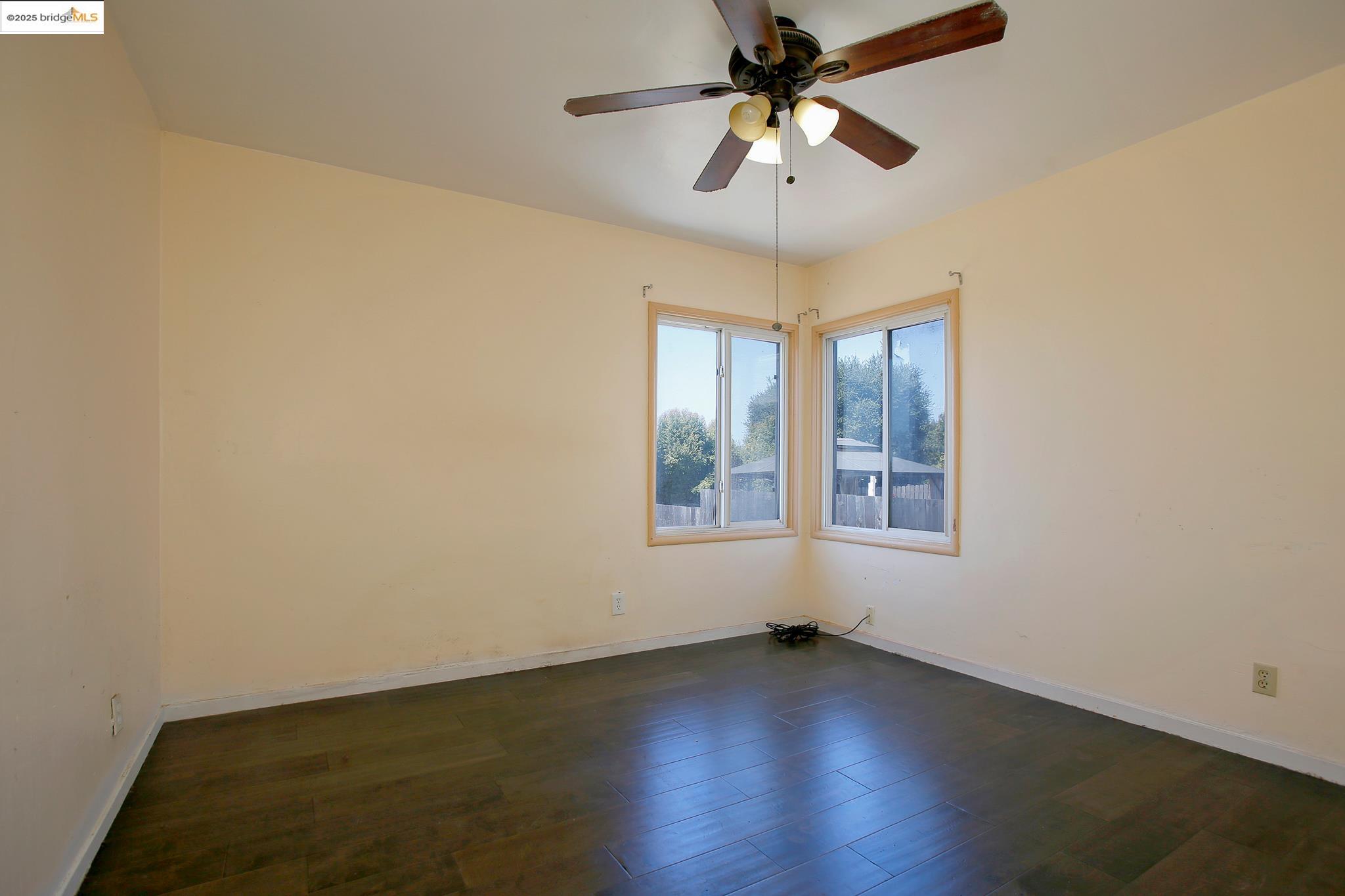 Detail Gallery Image 7 of 11 For 9889 Burr St, Oakland,  CA 94605 - 4 Beds | 2 Baths
