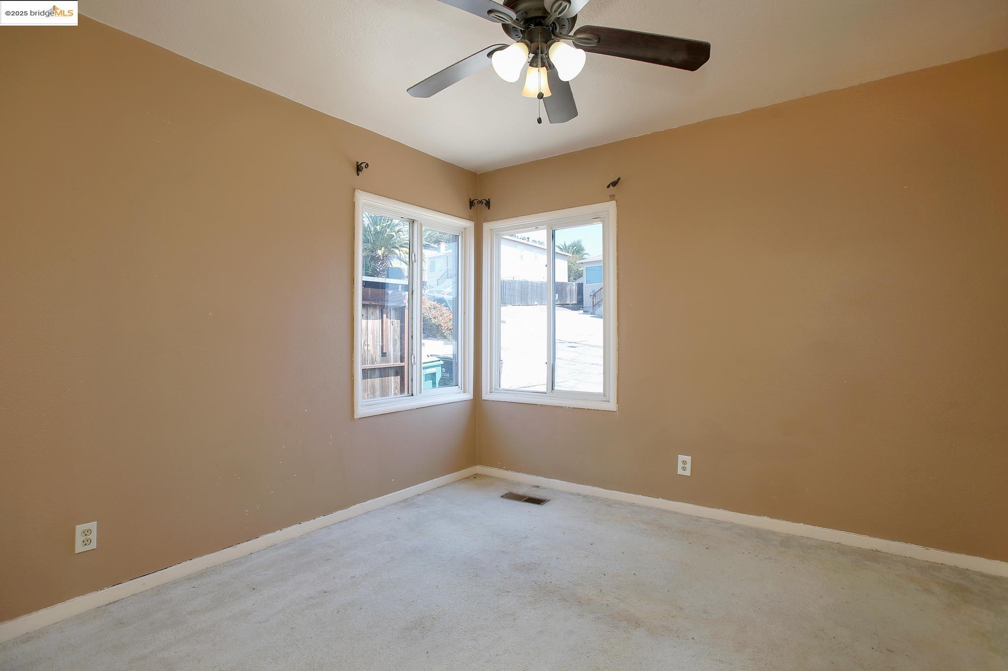Detail Gallery Image 8 of 11 For 9889 Burr St, Oakland,  CA 94605 - 4 Beds | 2 Baths