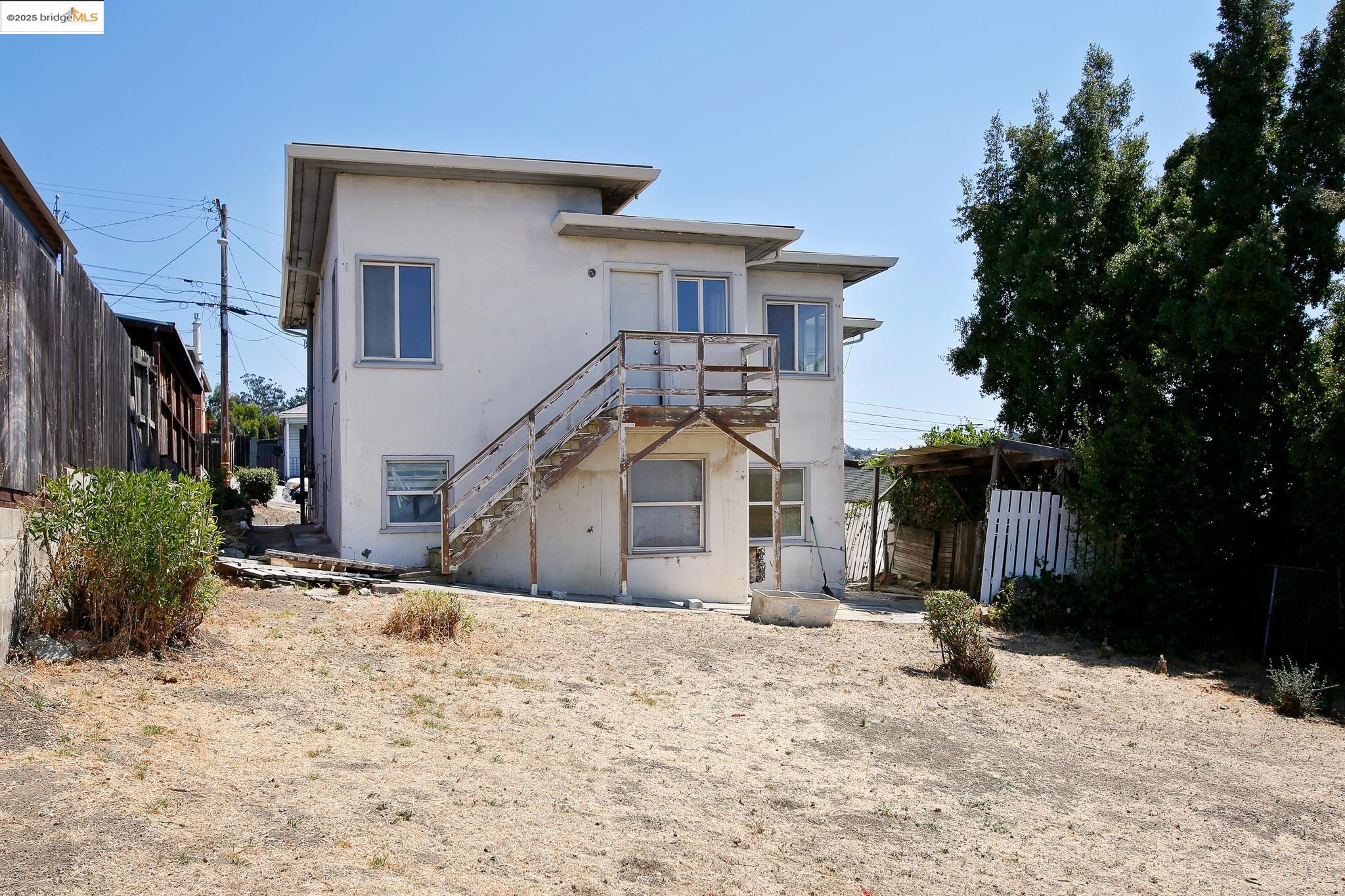 Detail Gallery Image 9 of 11 For 9889 Burr St, Oakland,  CA 94605 - 4 Beds | 2 Baths