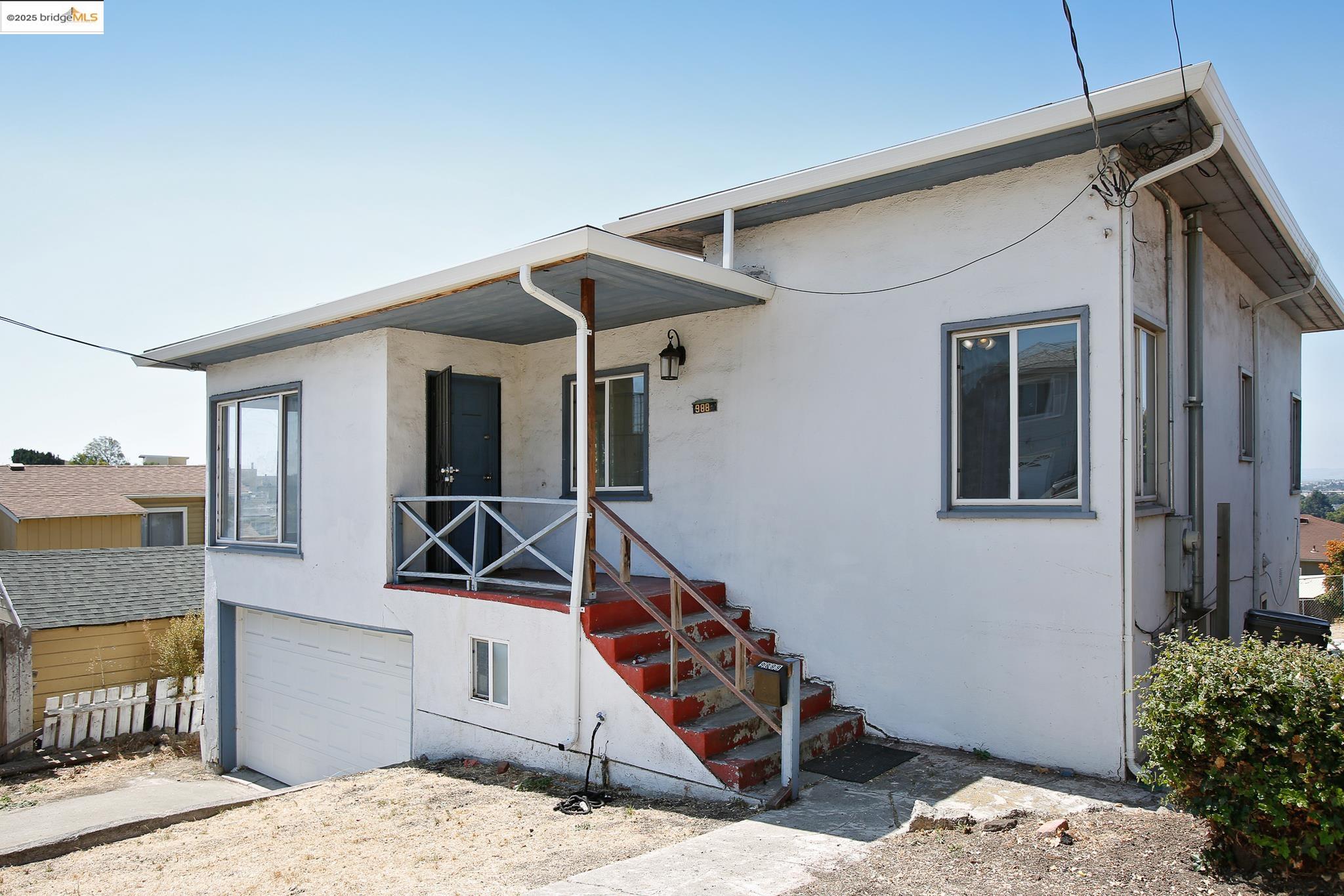 Detail Gallery Image 10 of 11 For 9889 Burr St, Oakland,  CA 94605 - 4 Beds | 2 Baths