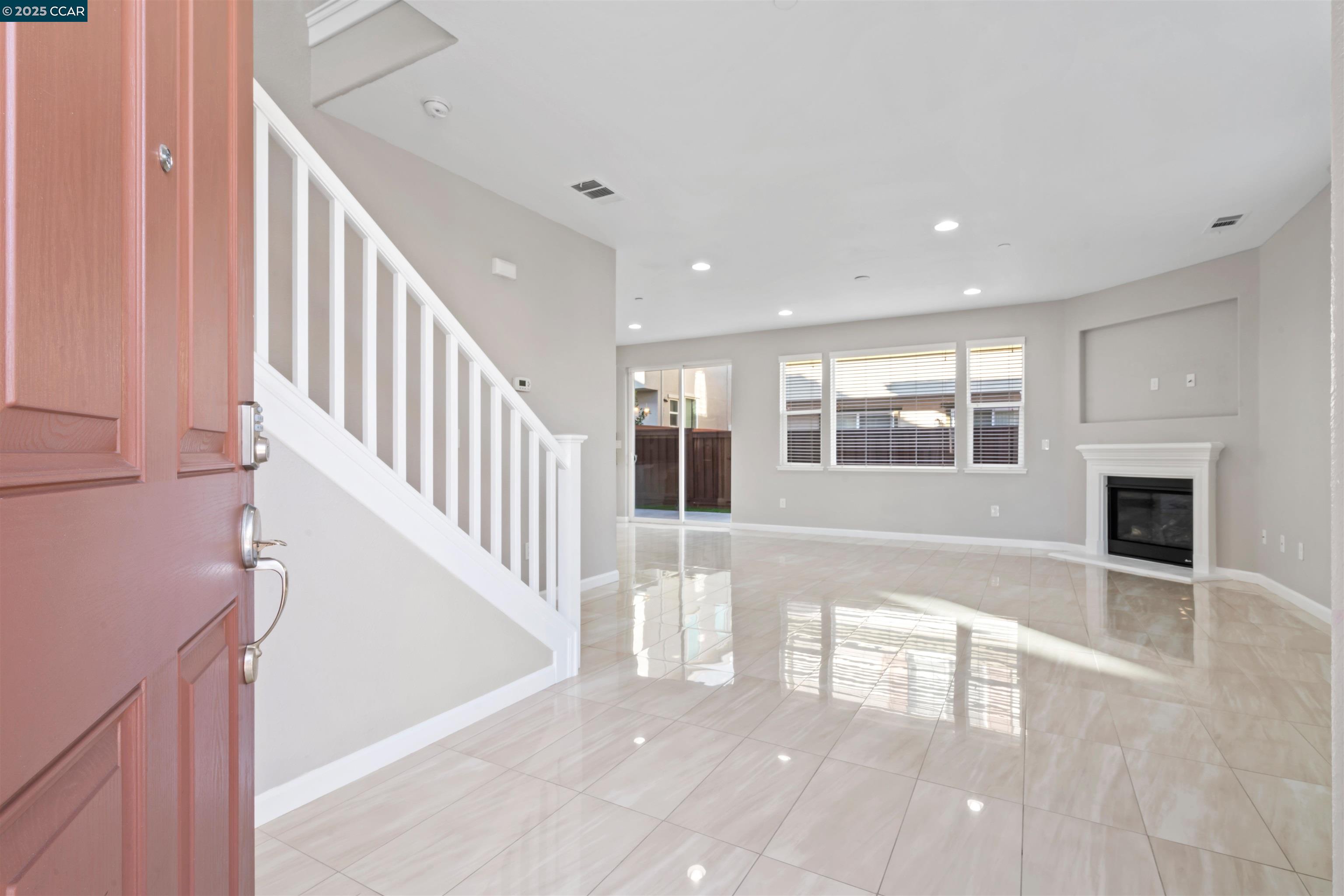 Detail Gallery Image 13 of 60 For 2273 Toscana Dr, Pittsburg,  CA 94565 - 4 Beds | 2/1 Baths