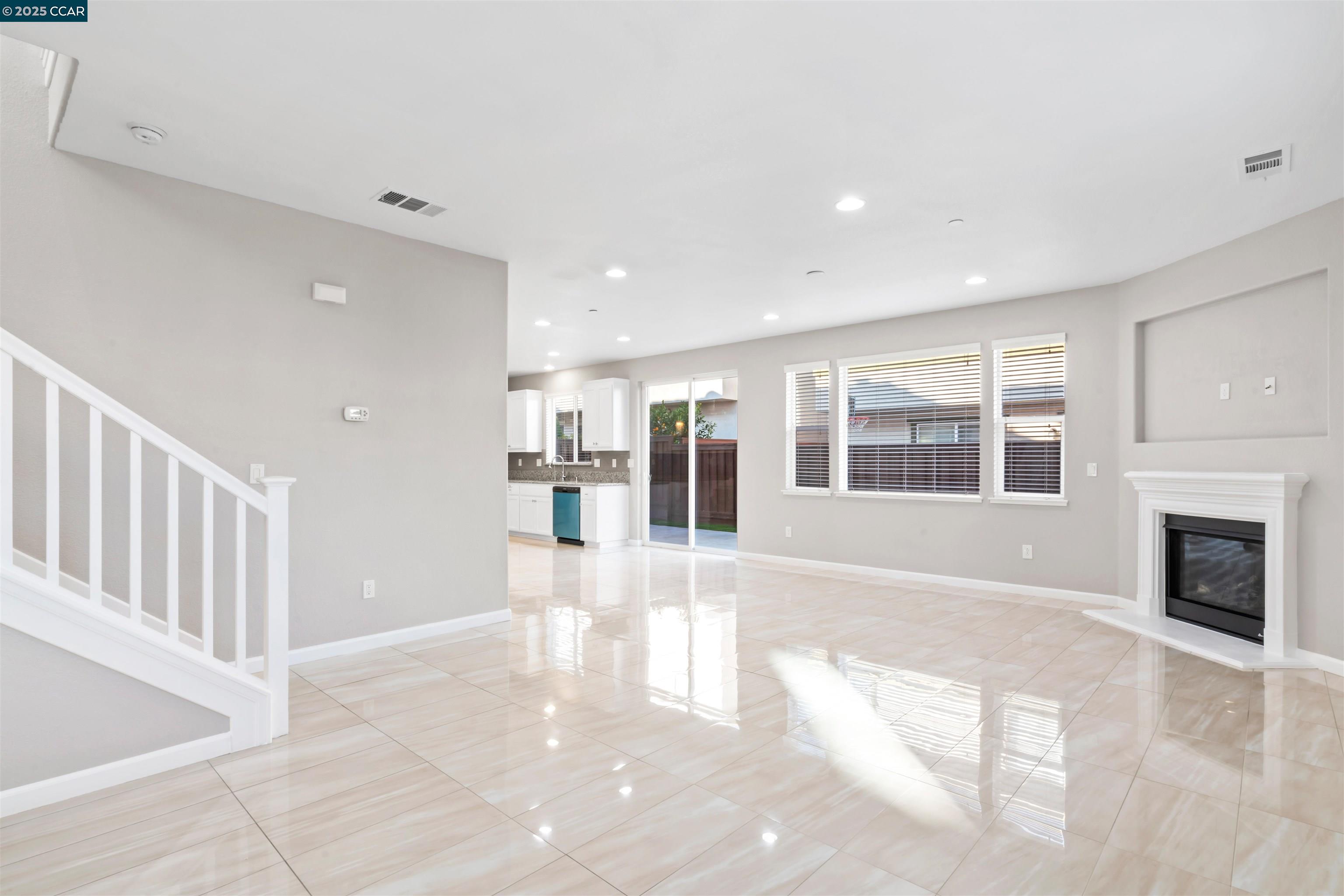 Detail Gallery Image 14 of 60 For 2273 Toscana Dr, Pittsburg,  CA 94565 - 4 Beds | 2/1 Baths