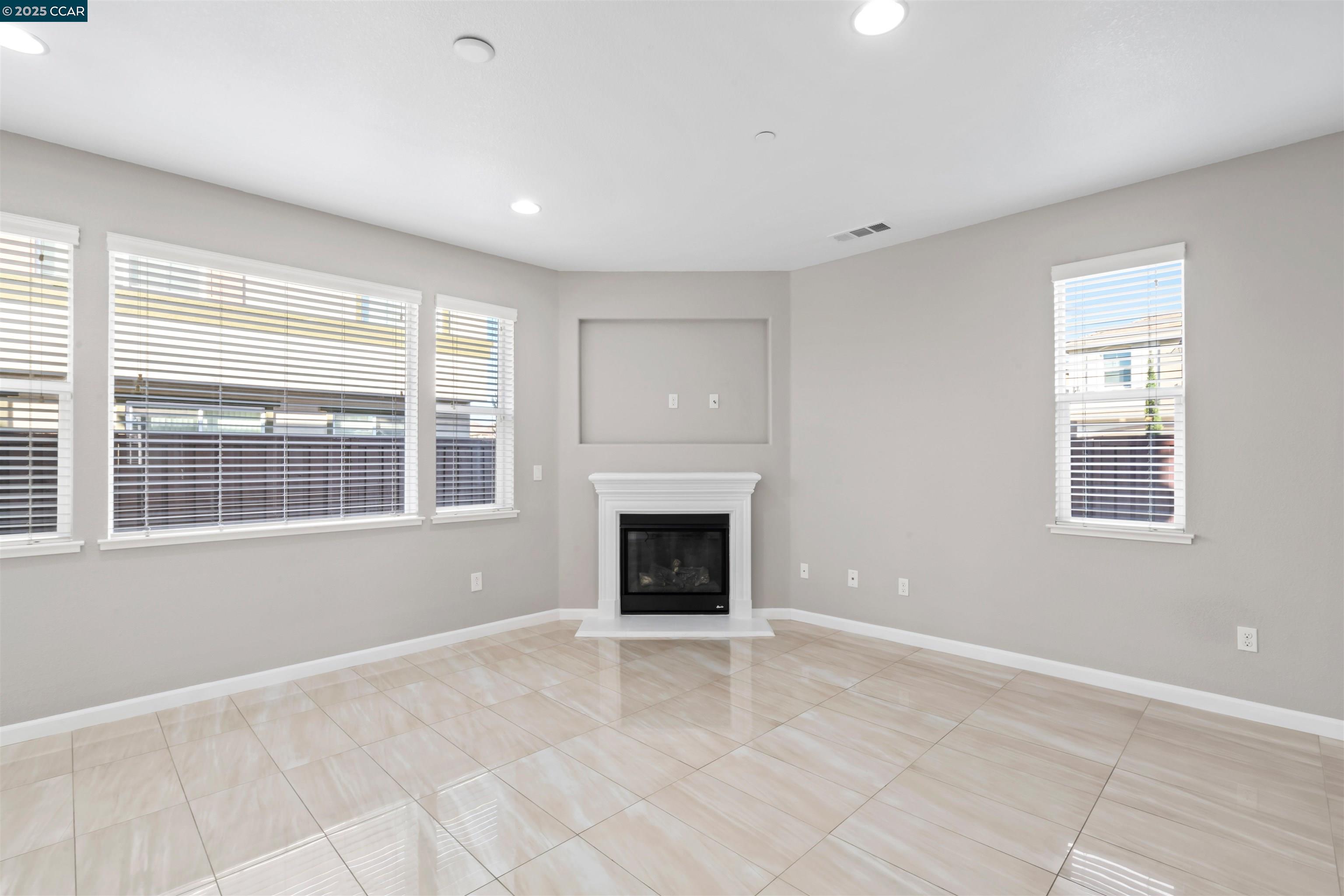 Detail Gallery Image 26 of 60 For 2273 Toscana Dr, Pittsburg,  CA 94565 - 4 Beds | 2/1 Baths