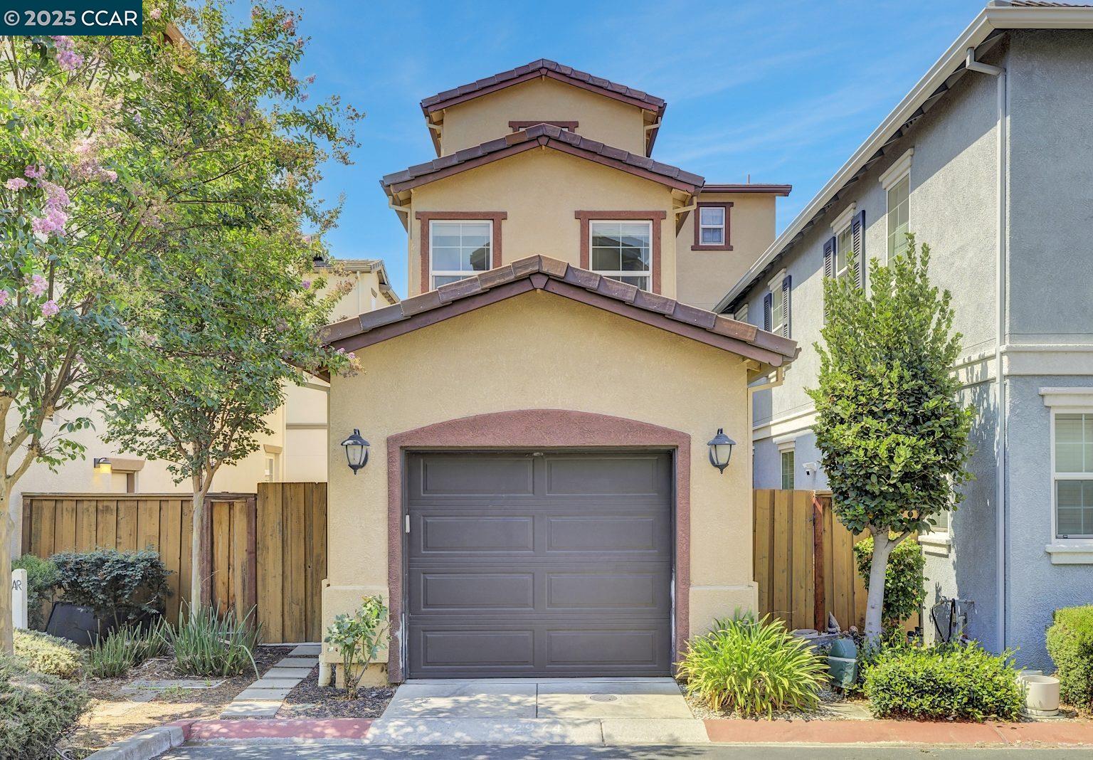 Detail Gallery Image 2 of 34 For 2974 Bella Dr, Concord,  CA 94519 - 3 Beds | 2/1 Baths