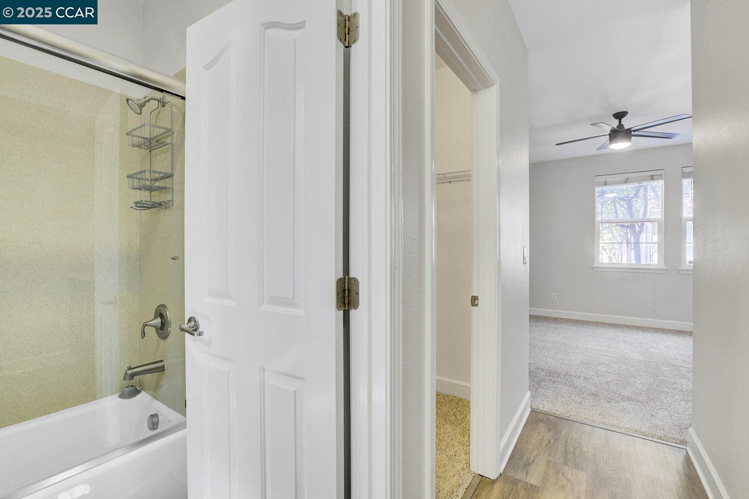 Detail Gallery Image 18 of 34 For 2974 Bella Dr, Concord,  CA 94519 - 3 Beds | 2/1 Baths