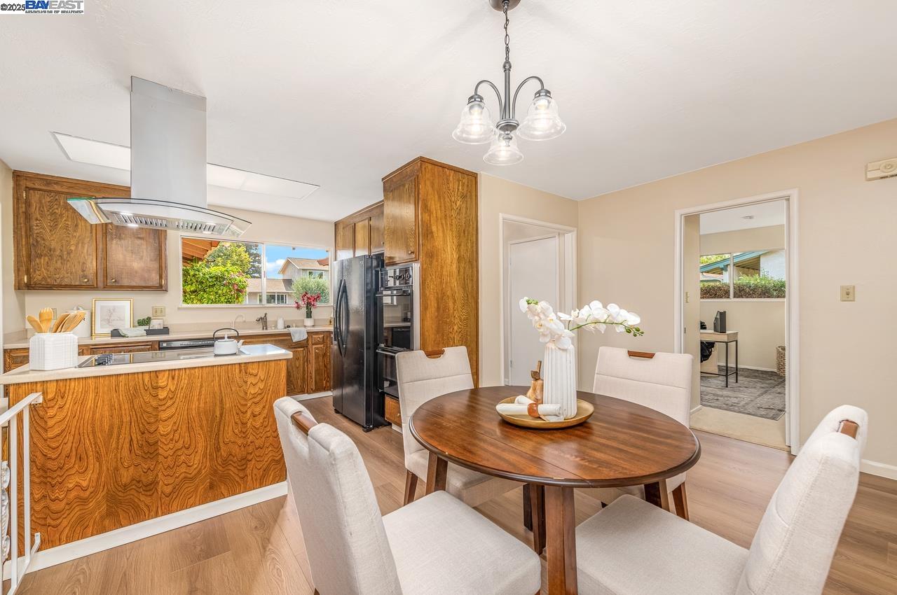 Detail Gallery Image 11 of 32 For 505 Joyce St, Livermore,  CA 94550 - 4 Beds | 2 Baths
