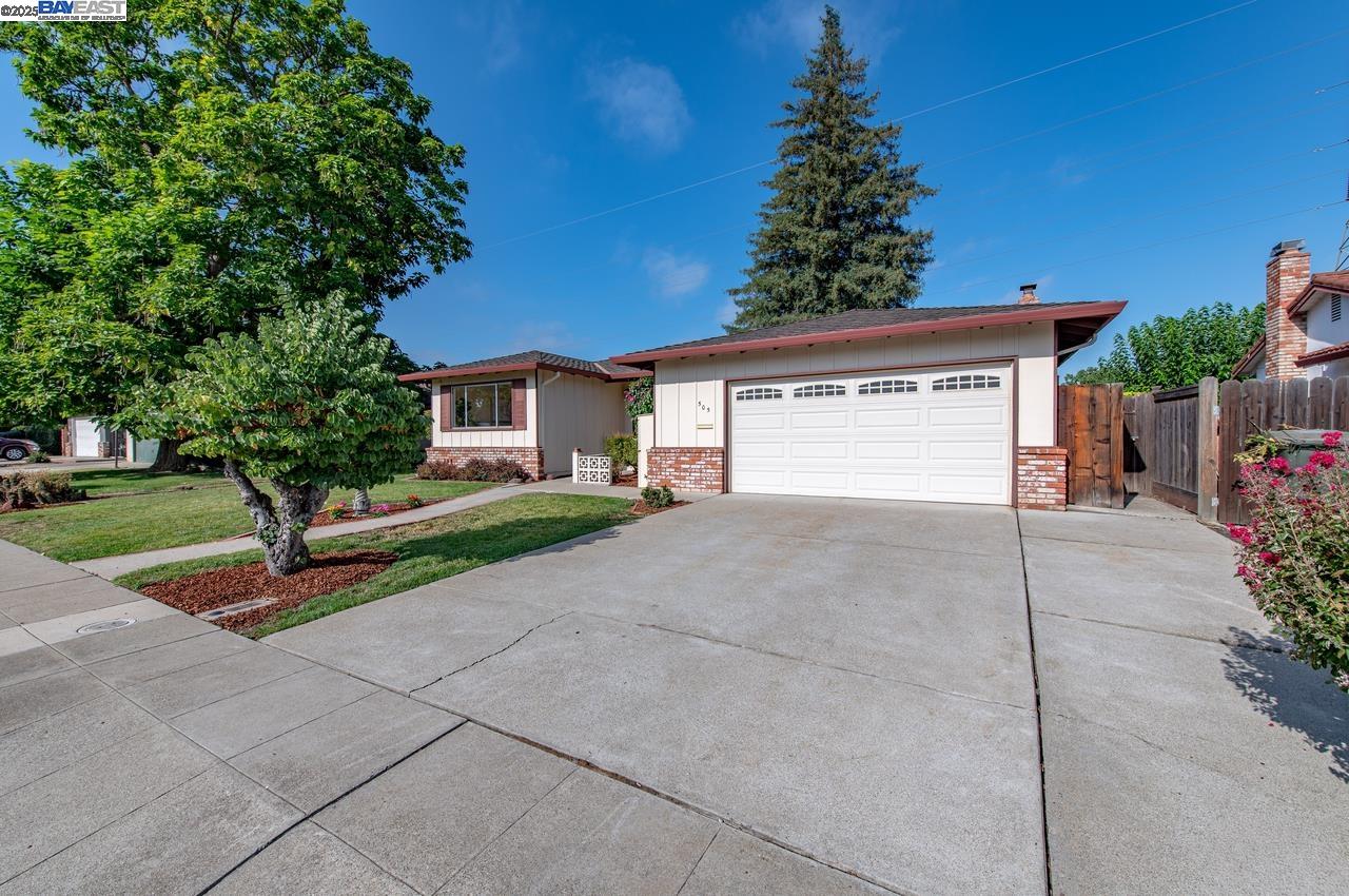 Detail Gallery Image 4 of 32 For 505 Joyce St, Livermore,  CA 94550 - 4 Beds | 2 Baths