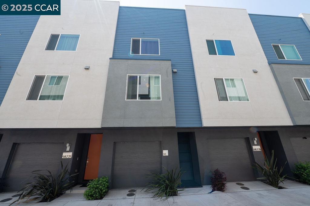 Detail Gallery Image 13 of 13 For 9877 Macarthur Blvd #E,  Oakland,  CA 94605 - 3 Beds | 3 Baths