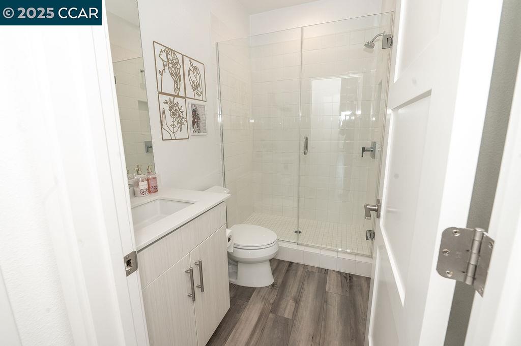 Detail Gallery Image 7 of 13 For 9877 Macarthur Blvd #E,  Oakland,  CA 94605 - 3 Beds | 3 Baths
