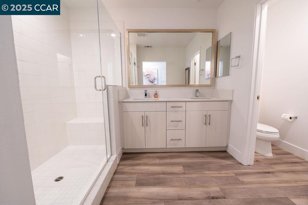 Detail Gallery Image 9 of 13 For 9877 Macarthur Blvd #E,  Oakland,  CA 94605 - 3 Beds | 3 Baths