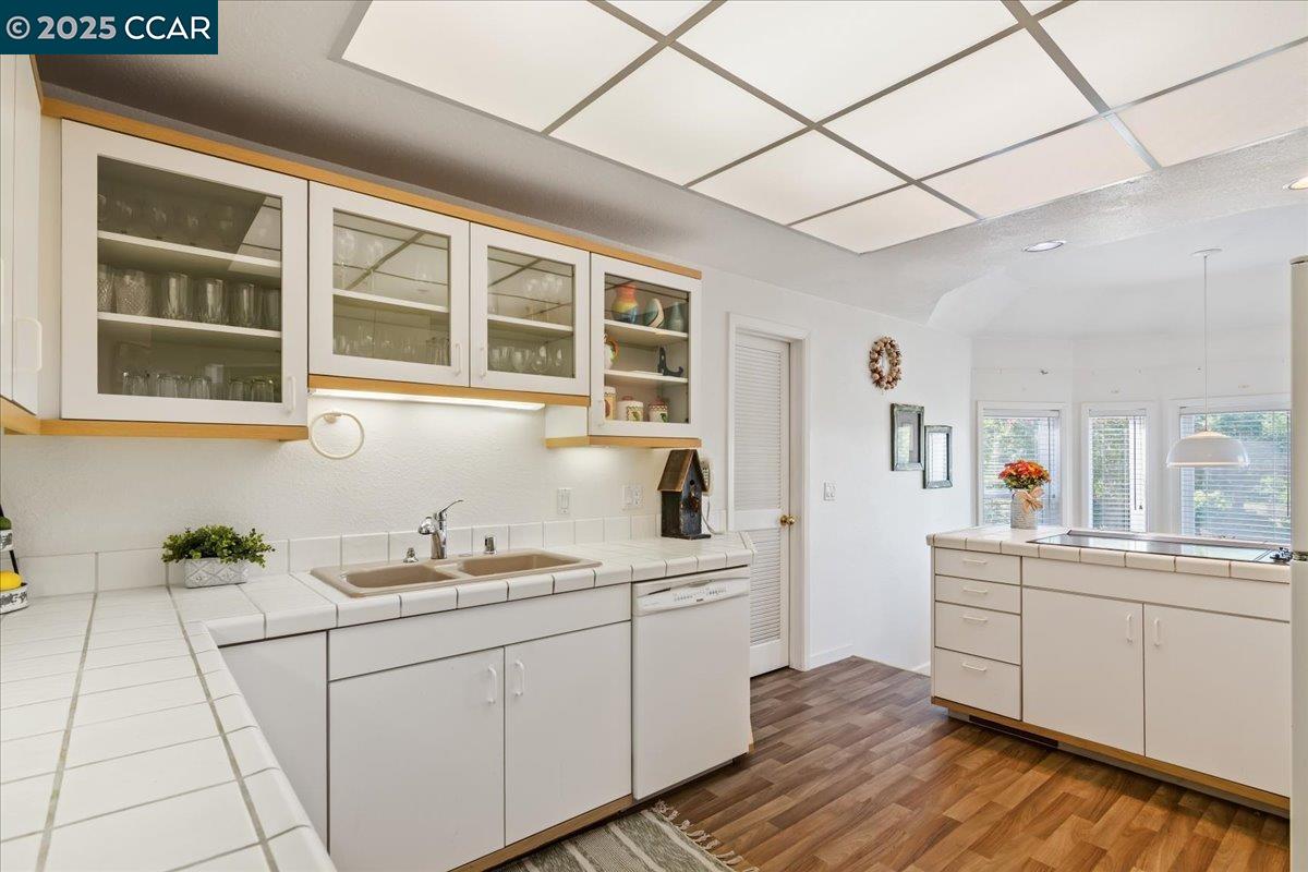 Detail Gallery Image 12 of 53 For 2323 Grosvenor Heights Ct #C, Livermore,  CA 94550 - 3 Beds | 2/1 Baths