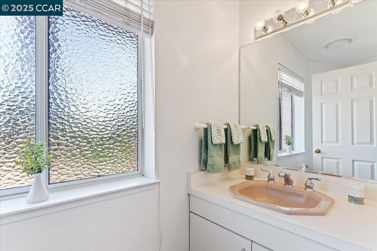 Detail Gallery Image 35 of 53 For 2323 Grosvenor Heights Ct #C, Livermore,  CA 94550 - 3 Beds | 2/1 Baths