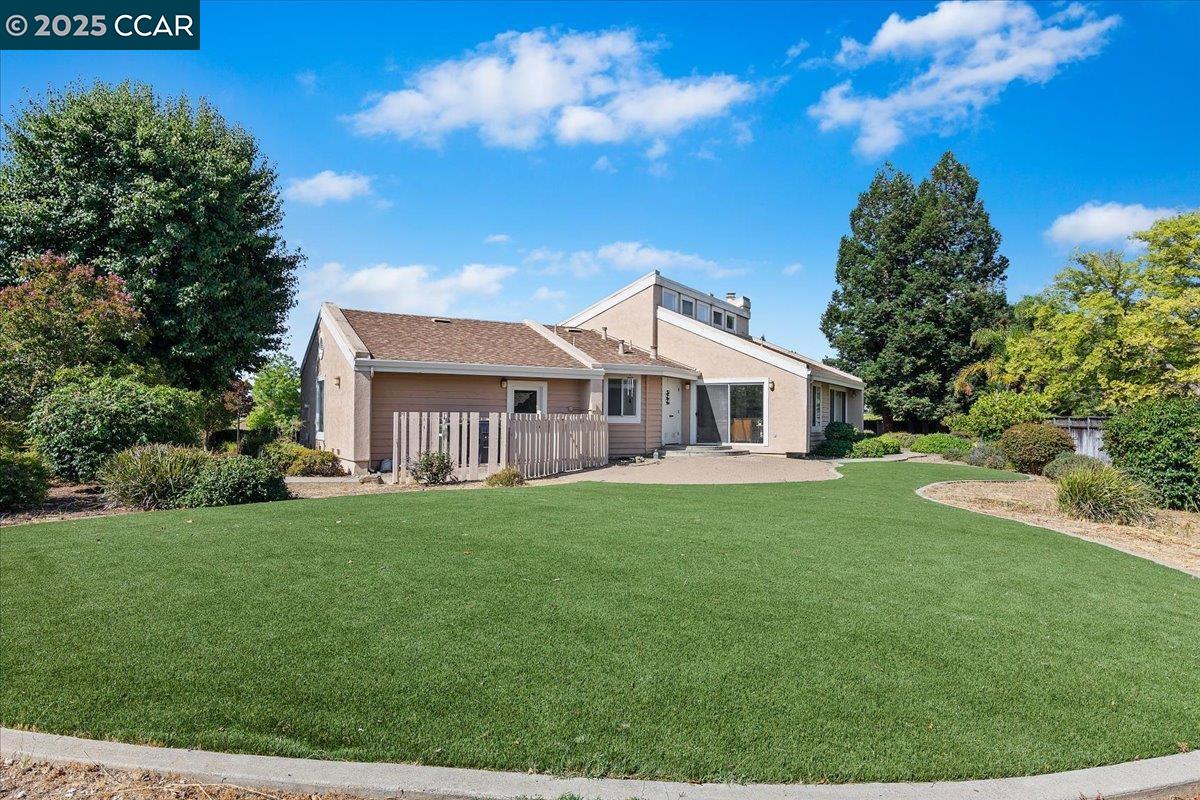 Detail Gallery Image 37 of 53 For 2323 Grosvenor Heights Ct #C, Livermore,  CA 94550 - 3 Beds | 2/1 Baths