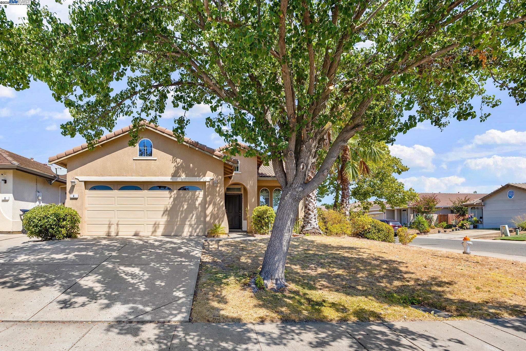 Detail Gallery Image 2 of 36 For 4 Mistyvale Ct, Sacramento,  CA 95823 - 3 Beds | 2 Baths