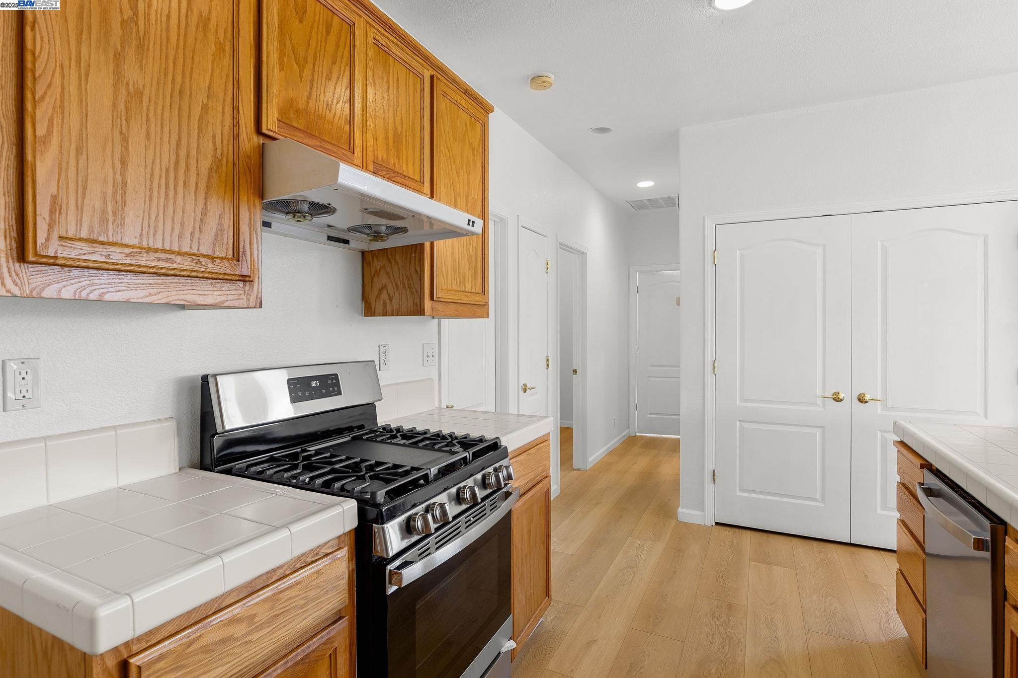 Detail Gallery Image 17 of 36 For 4 Mistyvale Ct, Sacramento,  CA 95823 - 3 Beds | 2 Baths