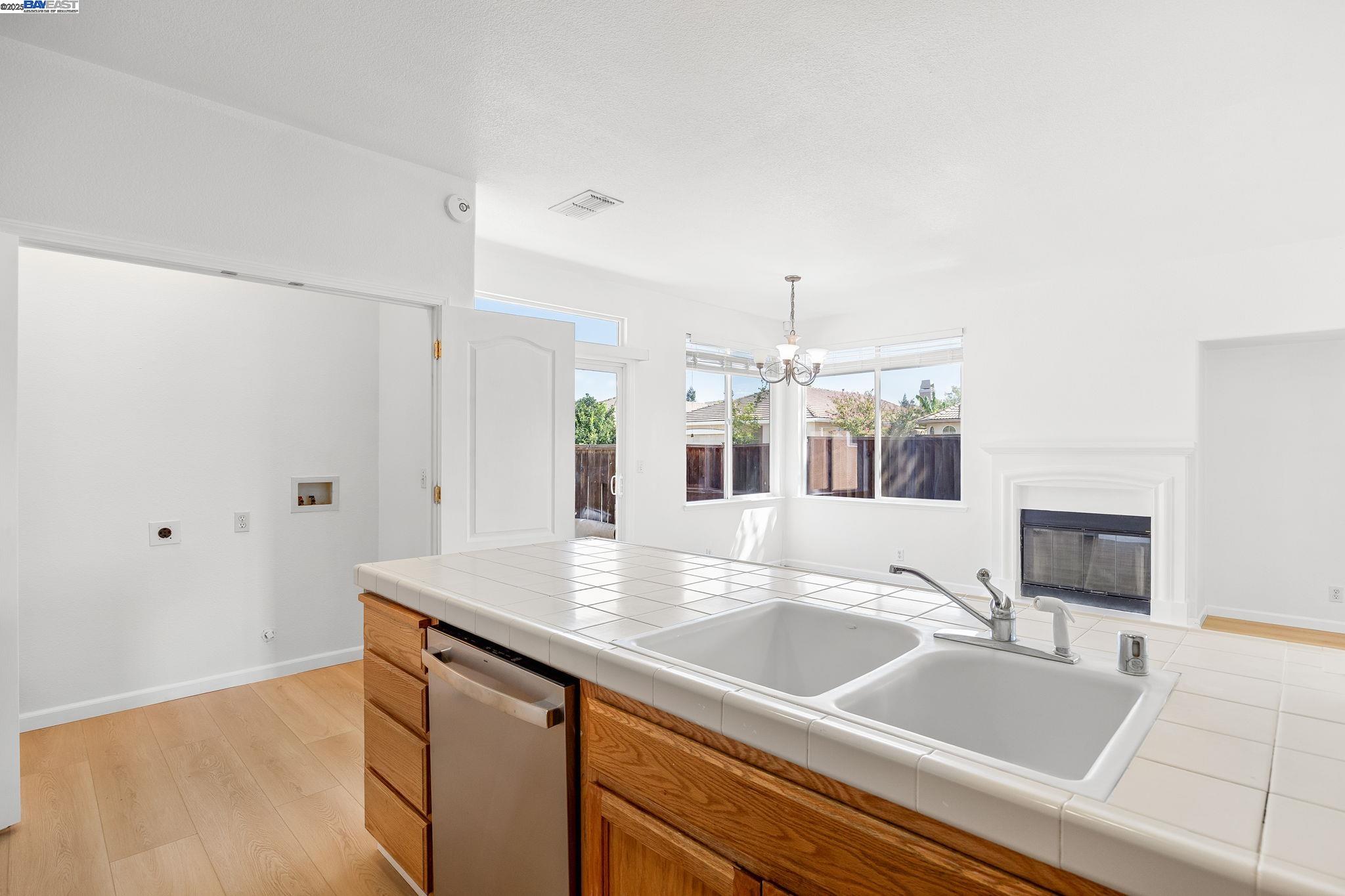 Detail Gallery Image 18 of 36 For 4 Mistyvale Ct, Sacramento,  CA 95823 - 3 Beds | 2 Baths