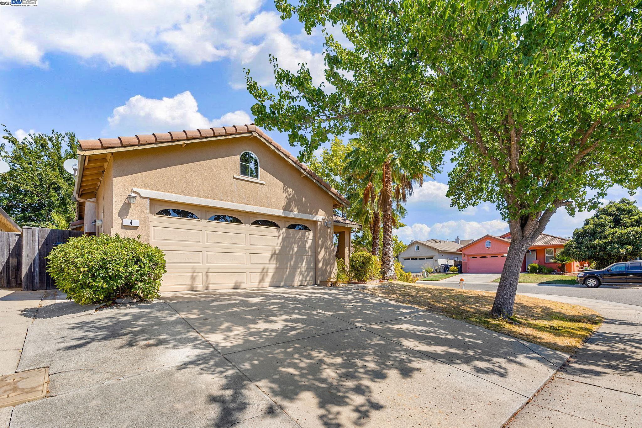 Detail Gallery Image 3 of 36 For 4 Mistyvale Ct, Sacramento,  CA 95823 - 3 Beds | 2 Baths
