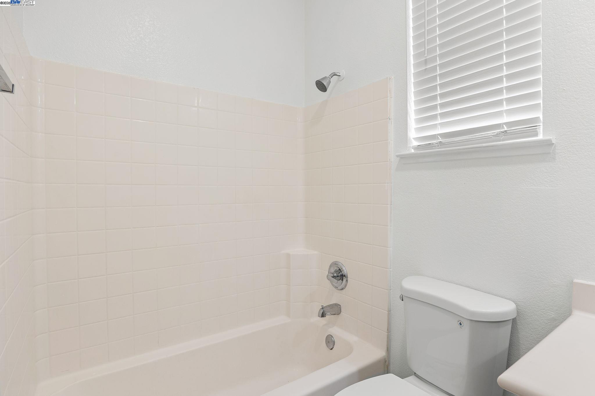 Detail Gallery Image 24 of 36 For 4 Mistyvale Ct, Sacramento,  CA 95823 - 3 Beds | 2 Baths
