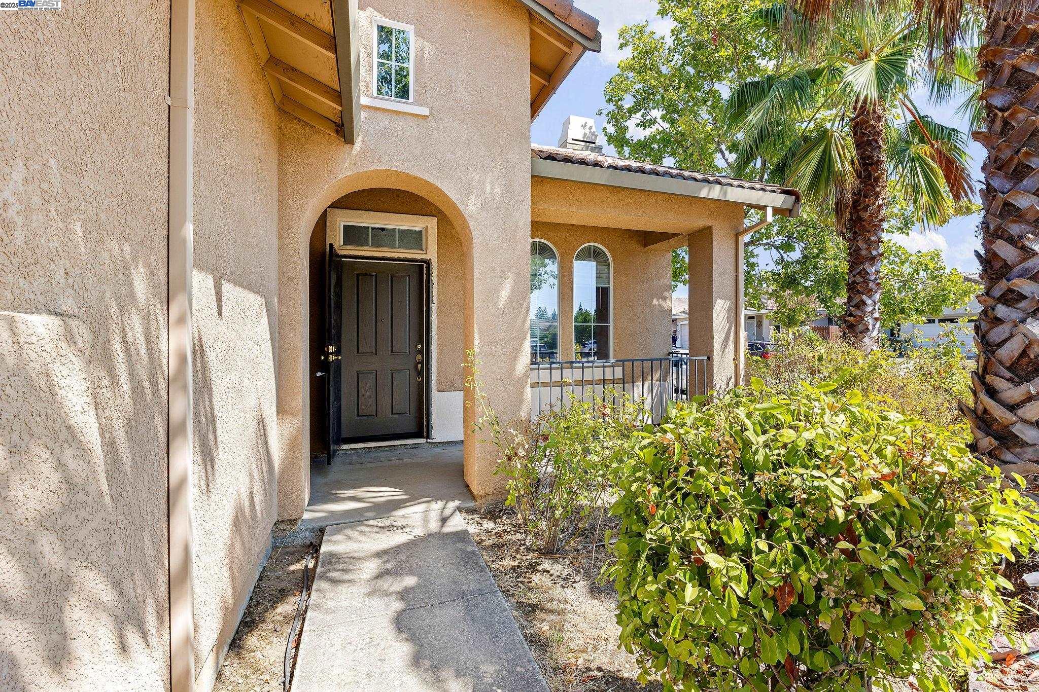 Detail Gallery Image 5 of 36 For 4 Mistyvale Ct, Sacramento,  CA 95823 - 3 Beds | 2 Baths