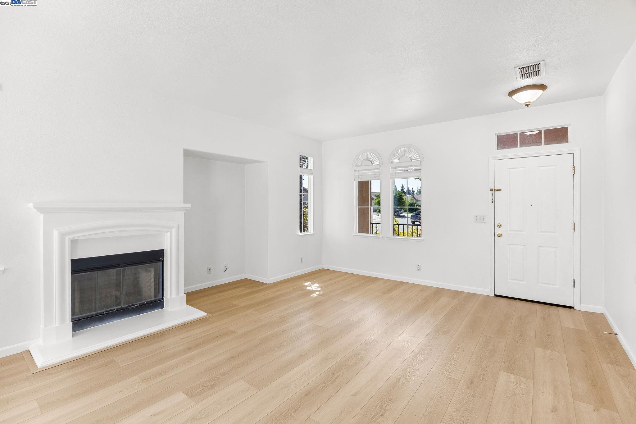 Detail Gallery Image 7 of 36 For 4 Mistyvale Ct, Sacramento,  CA 95823 - 3 Beds | 2 Baths