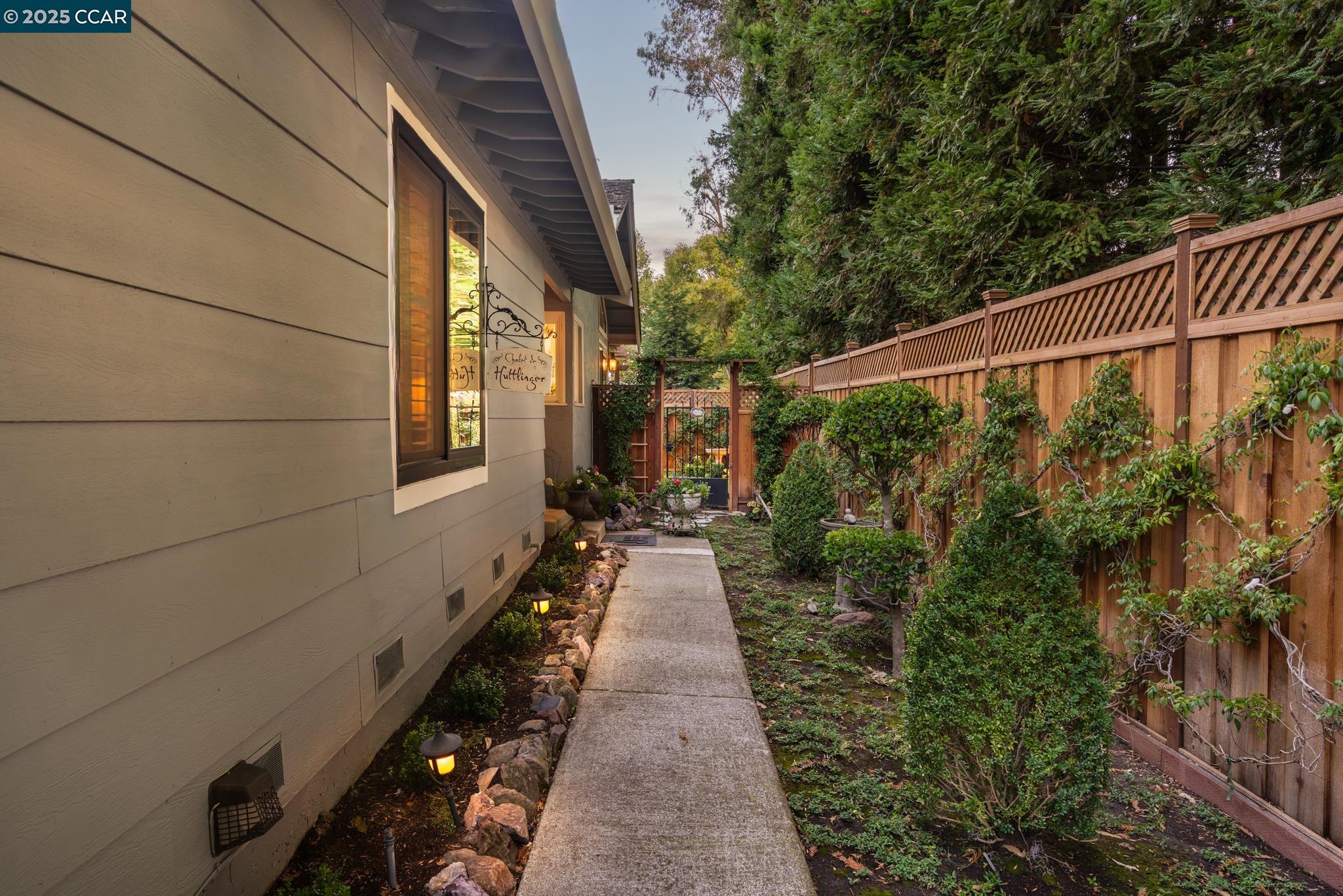 Detail Gallery Image 26 of 41 For 131 Shoshone Court, Danville,  CA 94526 - 2 Beds | 2 Baths
