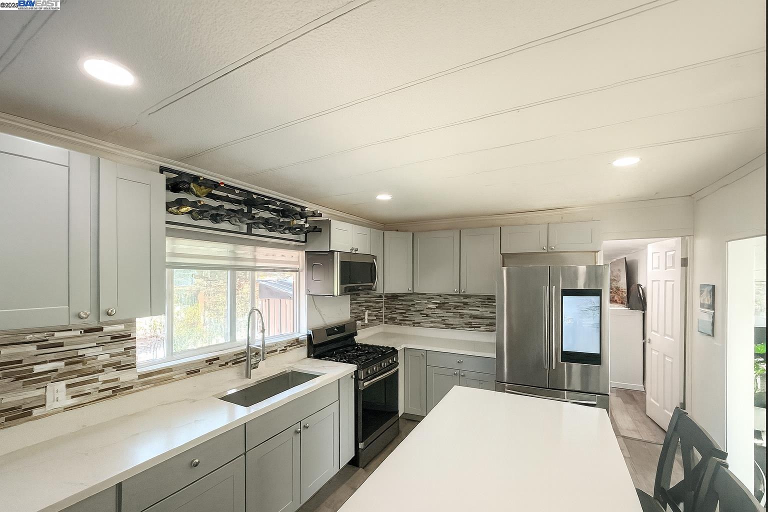 Detail Gallery Image 4 of 9 For 261 Manitoba Green #261,  Fremont,  CA 94538 - 2 Beds | 2 Baths