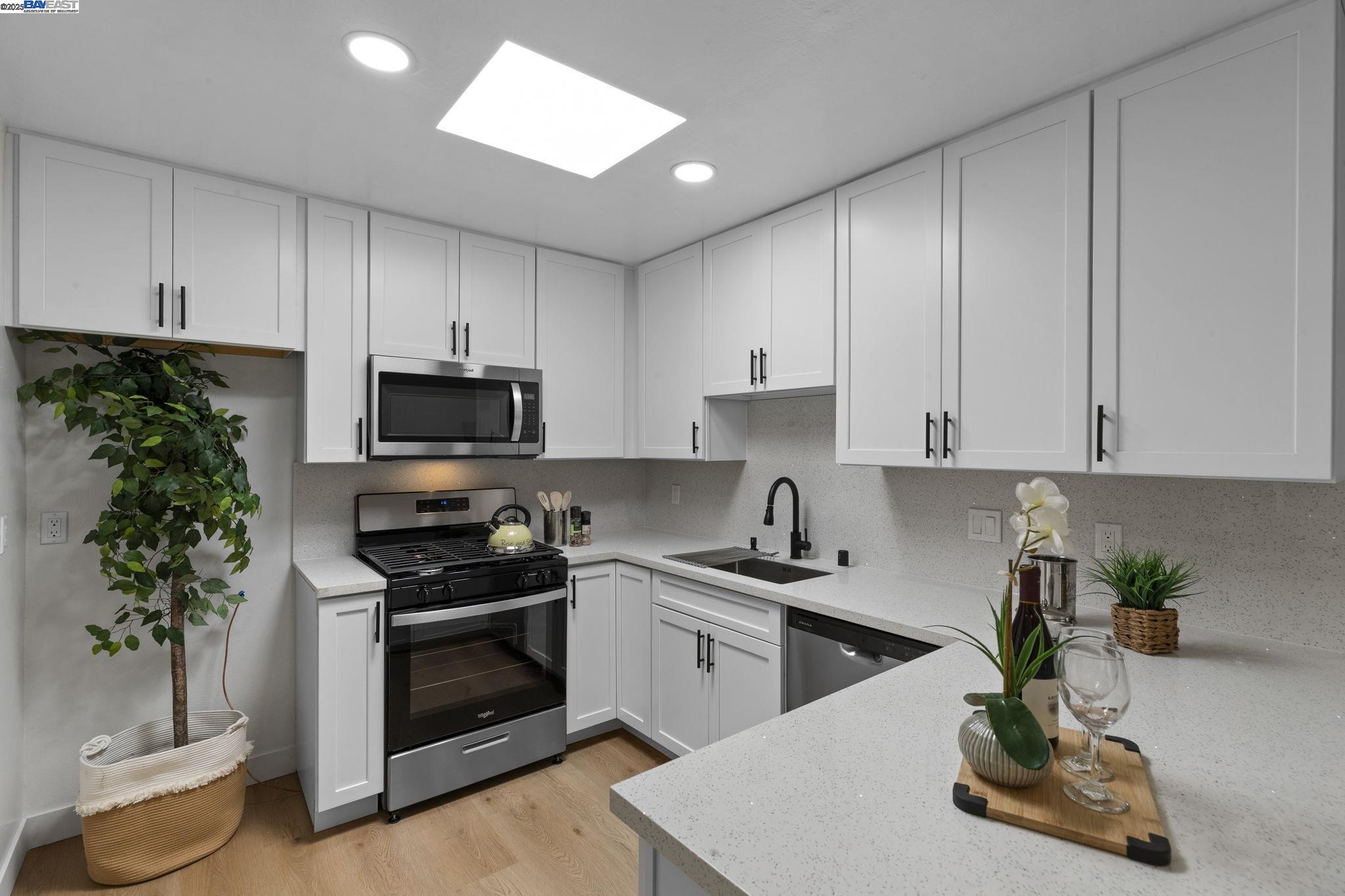 Detail Gallery Image 11 of 33 For 3501 Lake Ontario Dr, Fremont,  CA 94555 - 3 Beds | 2 Baths