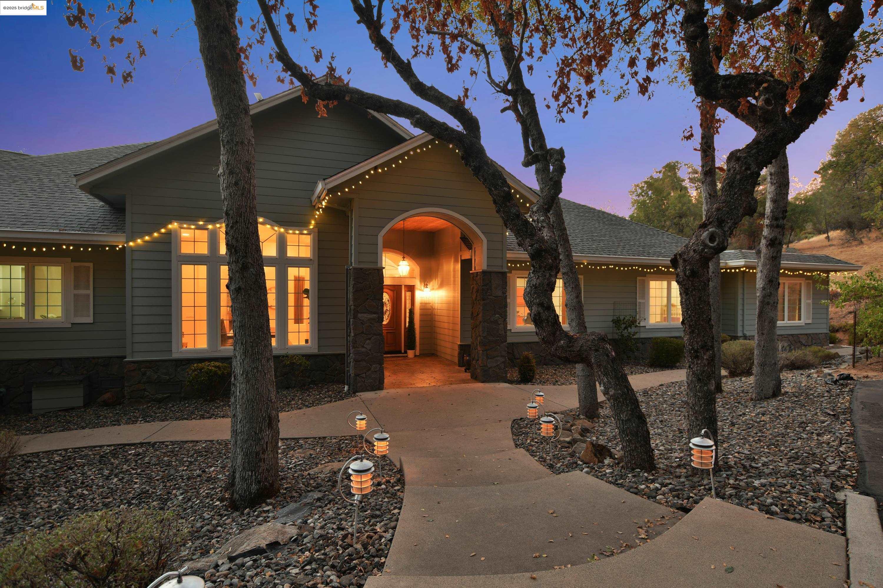 Detail Gallery Image 4 of 60 For 16096 Parkridge Ave, Sonora,  CA 95370 - 4 Beds | 3/1 Baths
