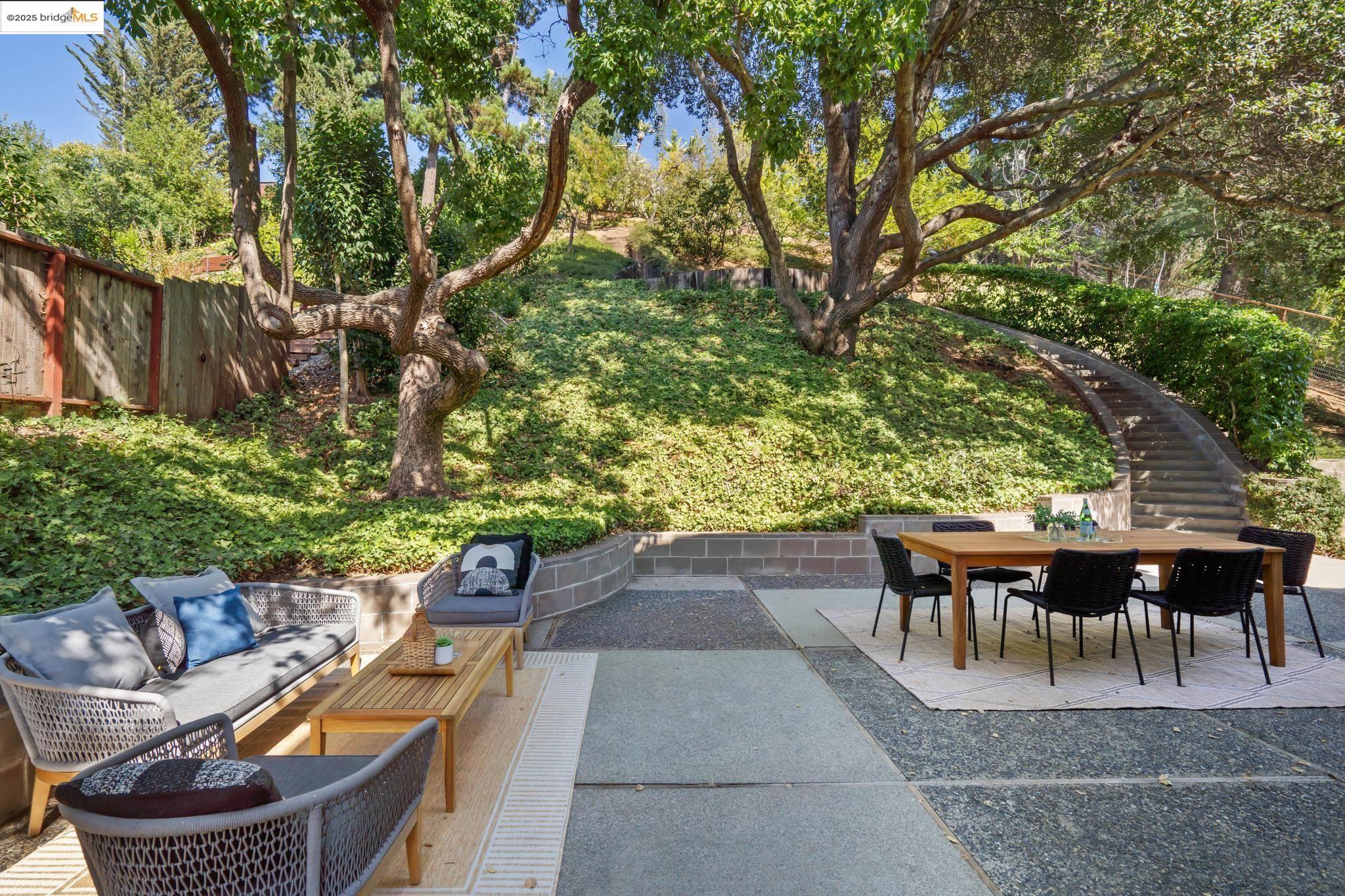 Detail Gallery Image 2 of 48 For 5821 Cold Water Dr, Castro Valley,  CA 94552 - 4 Beds | 3 Baths