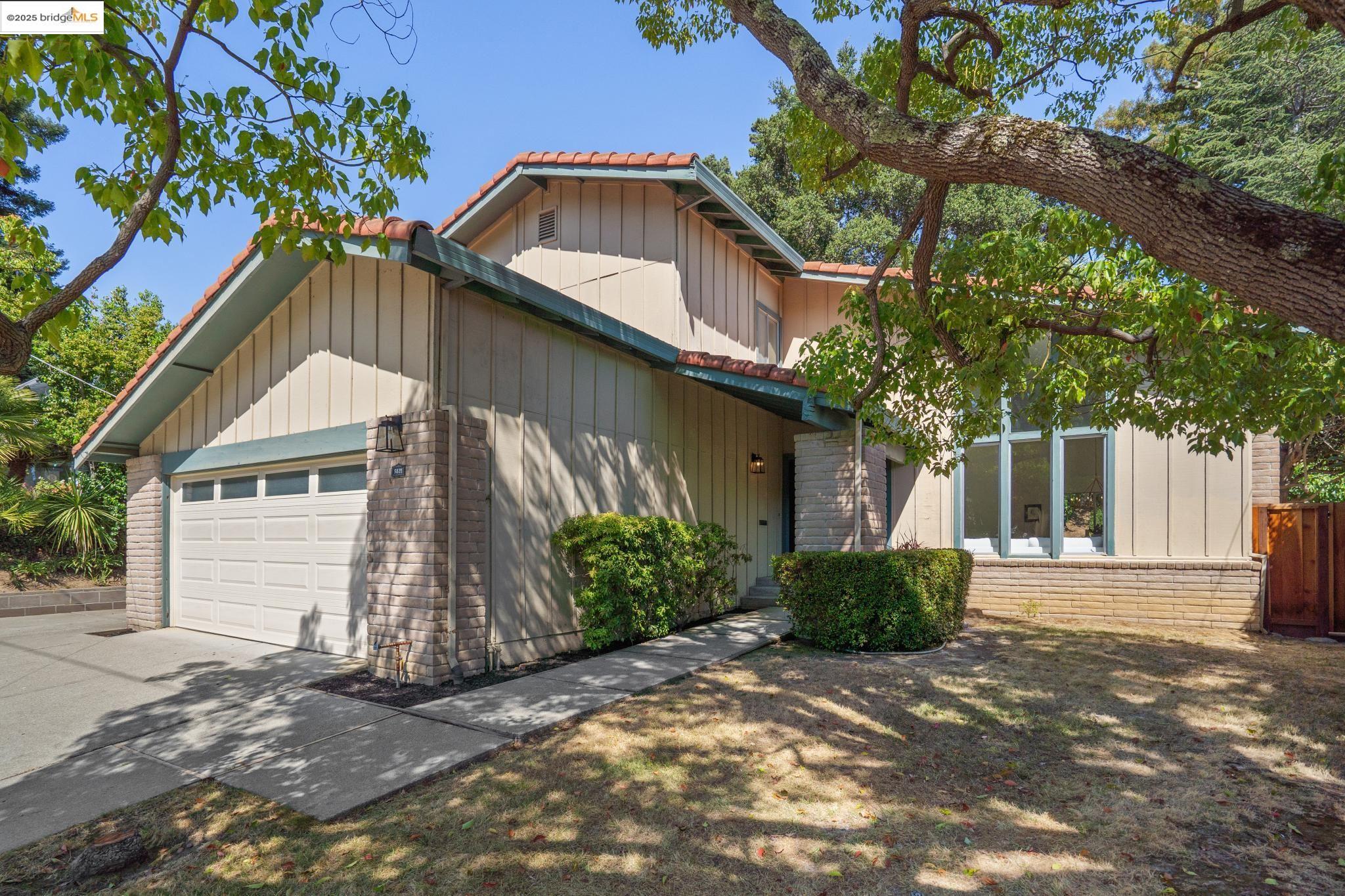 Detail Gallery Image 4 of 48 For 5821 Cold Water Dr, Castro Valley,  CA 94552 - 4 Beds | 3 Baths