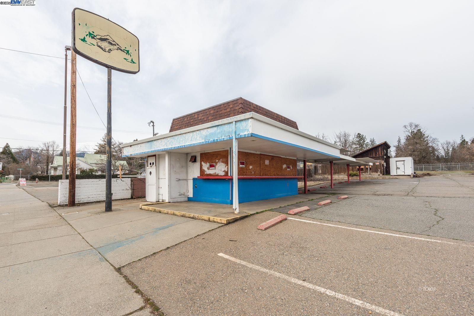 Detail Gallery Image 1 of 16 For 1081 Main St., Weaverville,  CA 96093 - 1 Beds | 1 Baths