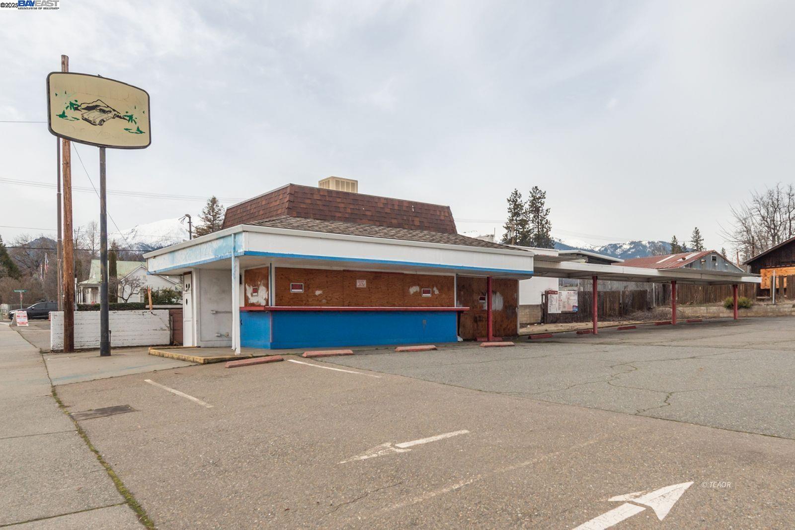Detail Gallery Image 2 of 16 For 1081 Main St., Weaverville,  CA 96093 - 1 Beds | 1 Baths