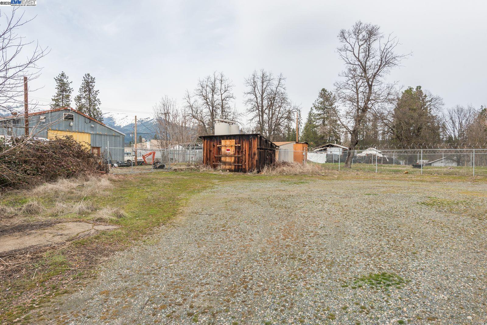 Detail Gallery Image 12 of 16 For 1081 Main St., Weaverville,  CA 96093 - 1 Beds | 1 Baths