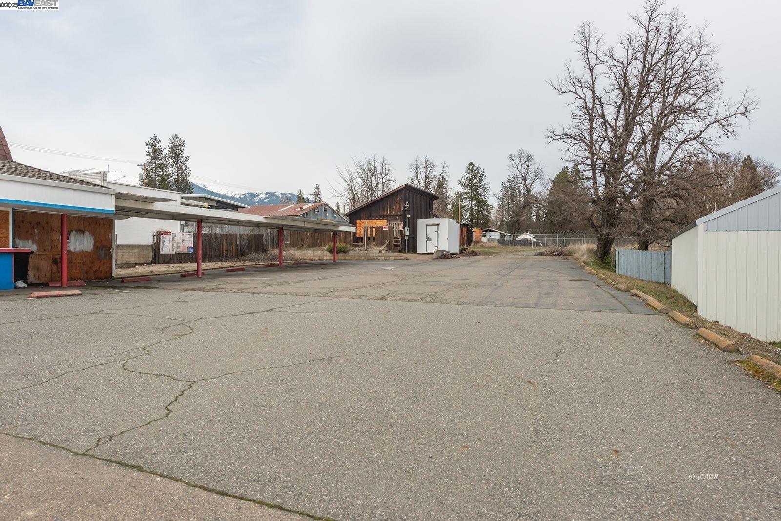 Detail Gallery Image 7 of 16 For 1081 Main St., Weaverville,  CA 96093 - 1 Beds | 1 Baths