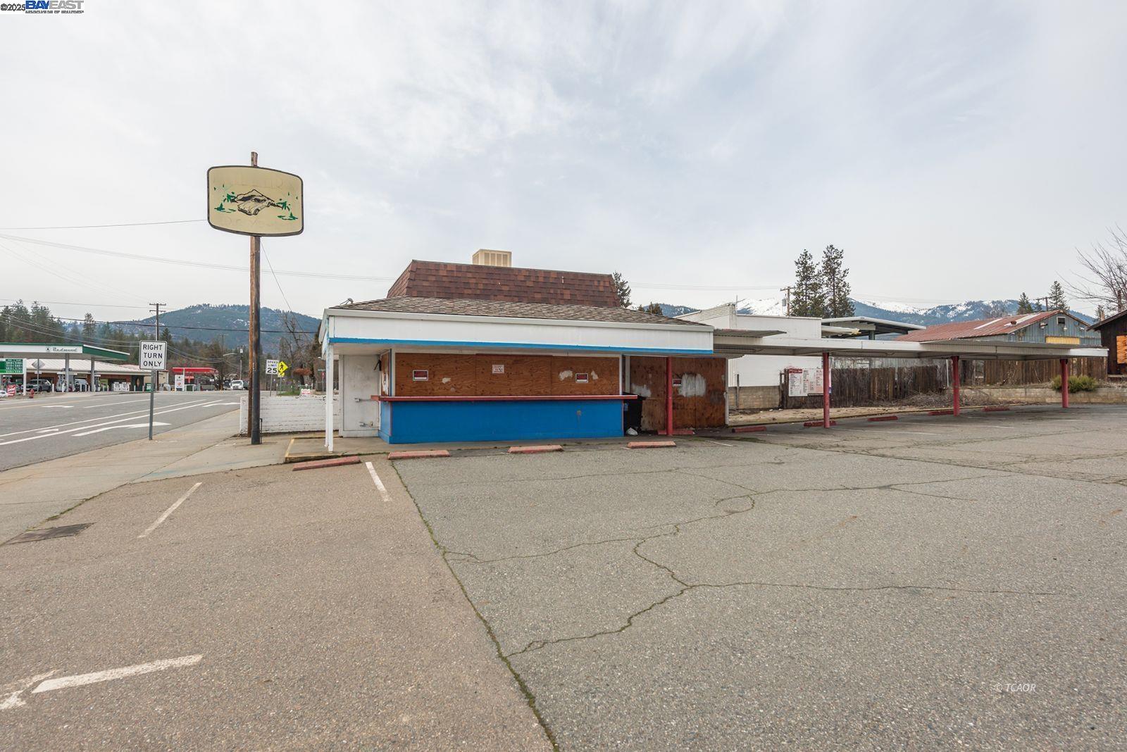 Detail Gallery Image 8 of 16 For 1081 Main St., Weaverville,  CA 96093 - 1 Beds | 1 Baths