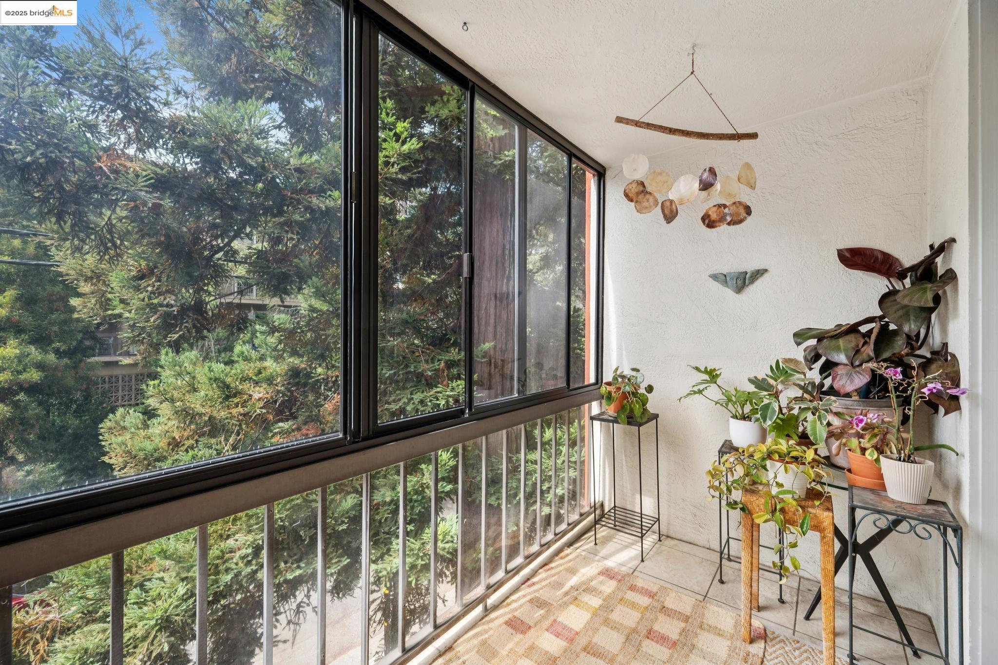 Detail Gallery Image 11 of 34 For 250 Whitmore St #202,  Oakland,  CA 94611 - 1 Beds | 1 Baths