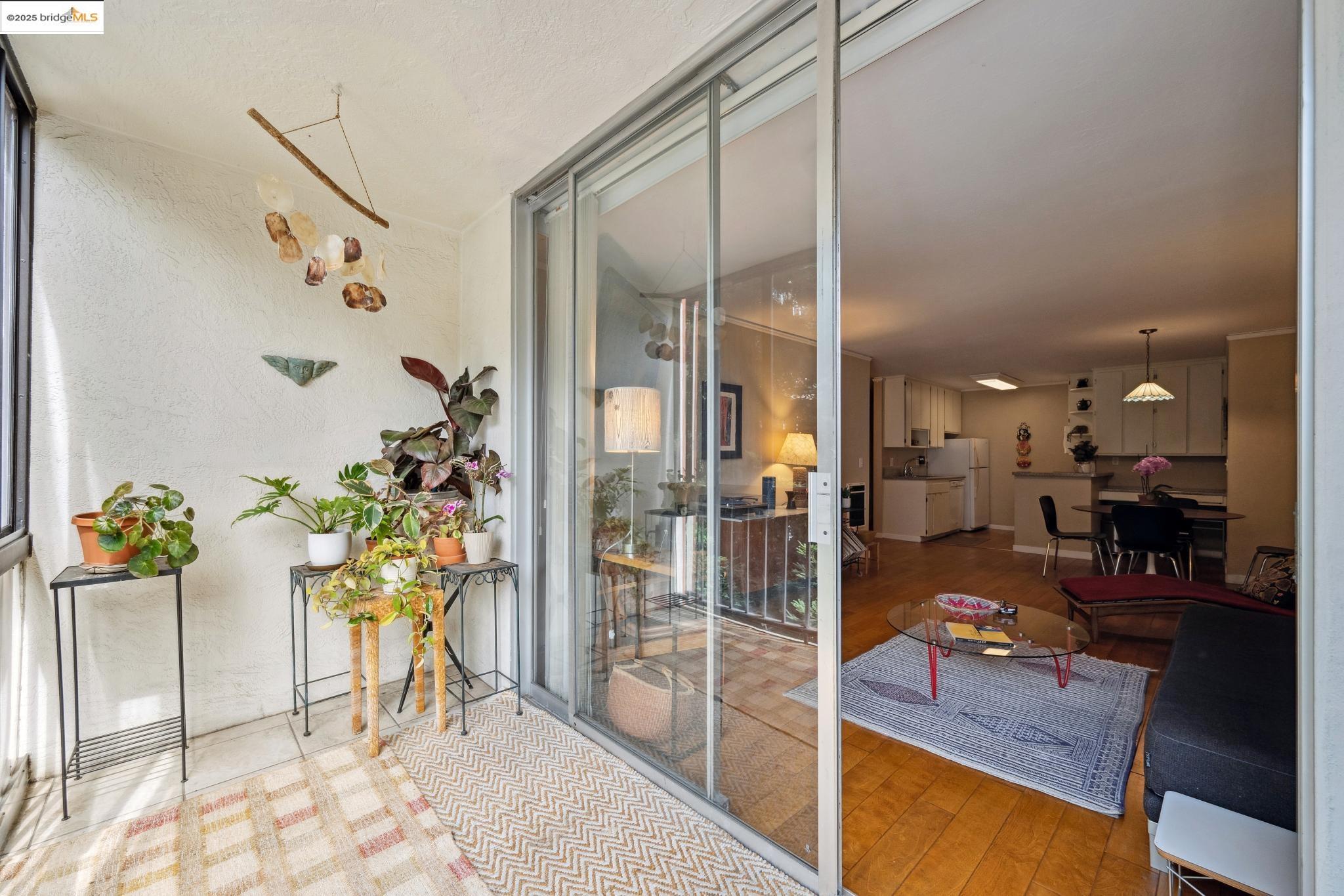 Detail Gallery Image 13 of 34 For 250 Whitmore St #202,  Oakland,  CA 94611 - 1 Beds | 1 Baths