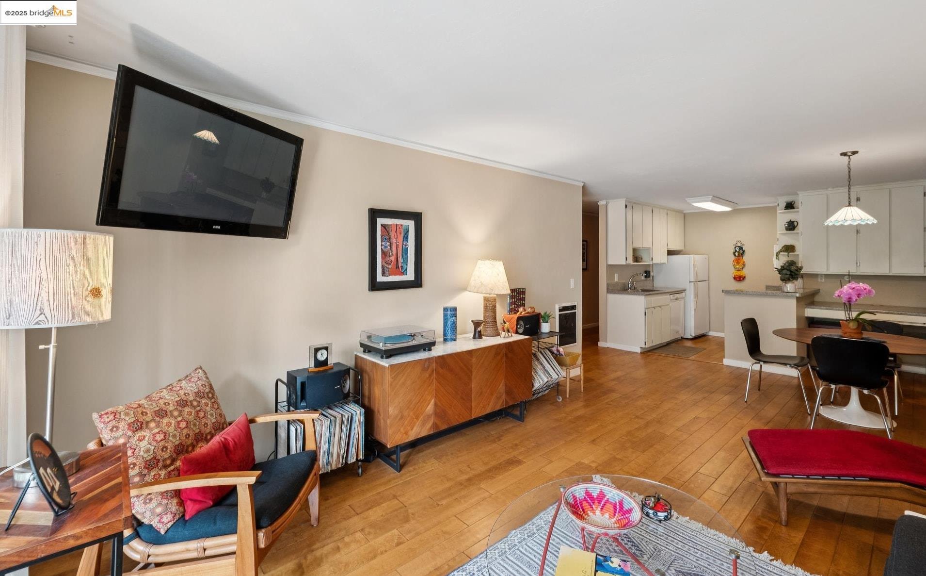 Detail Gallery Image 14 of 34 For 250 Whitmore St #202,  Oakland,  CA 94611 - 1 Beds | 1 Baths