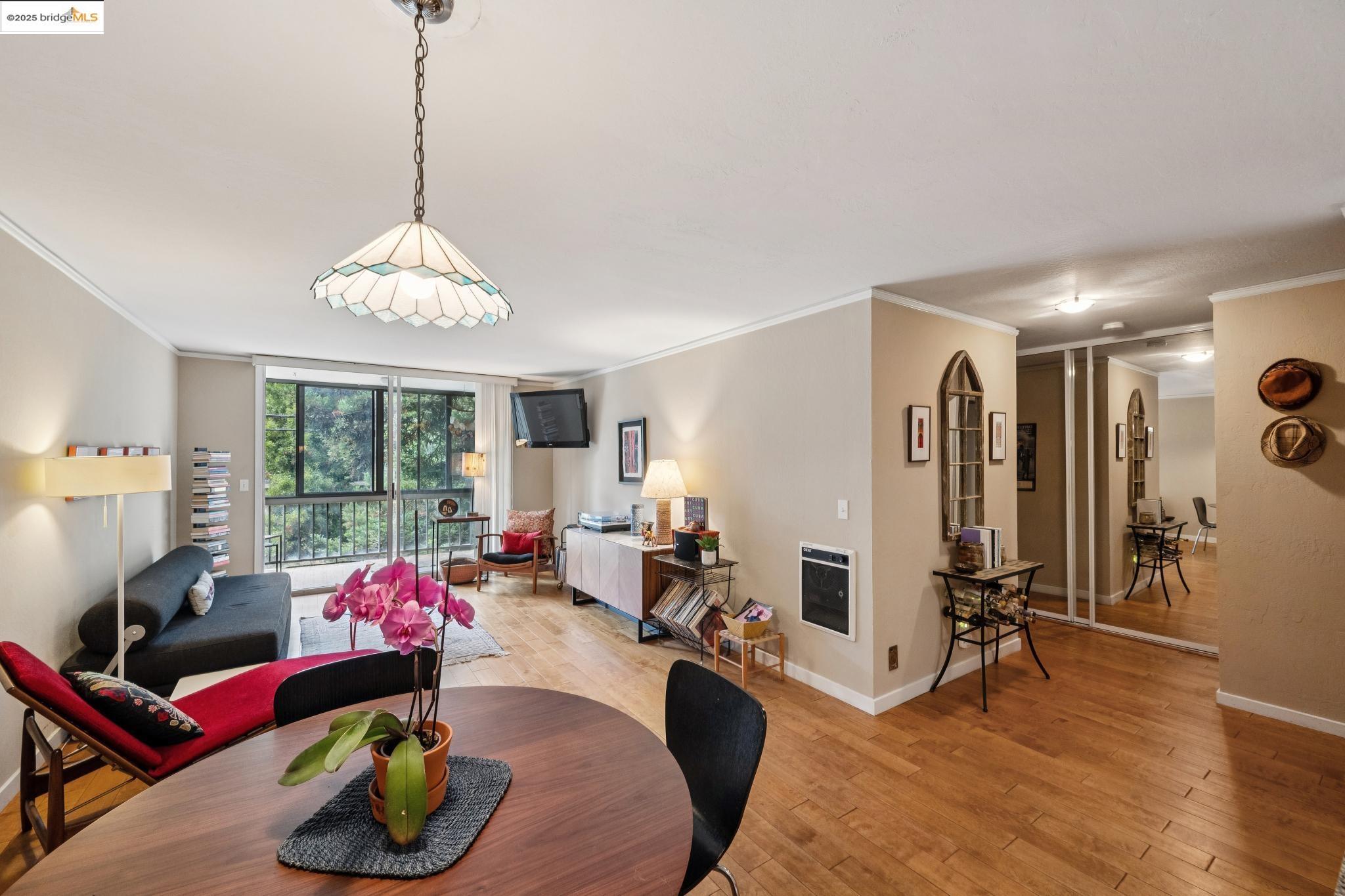 Detail Gallery Image 16 of 34 For 250 Whitmore St #202,  Oakland,  CA 94611 - 1 Beds | 1 Baths