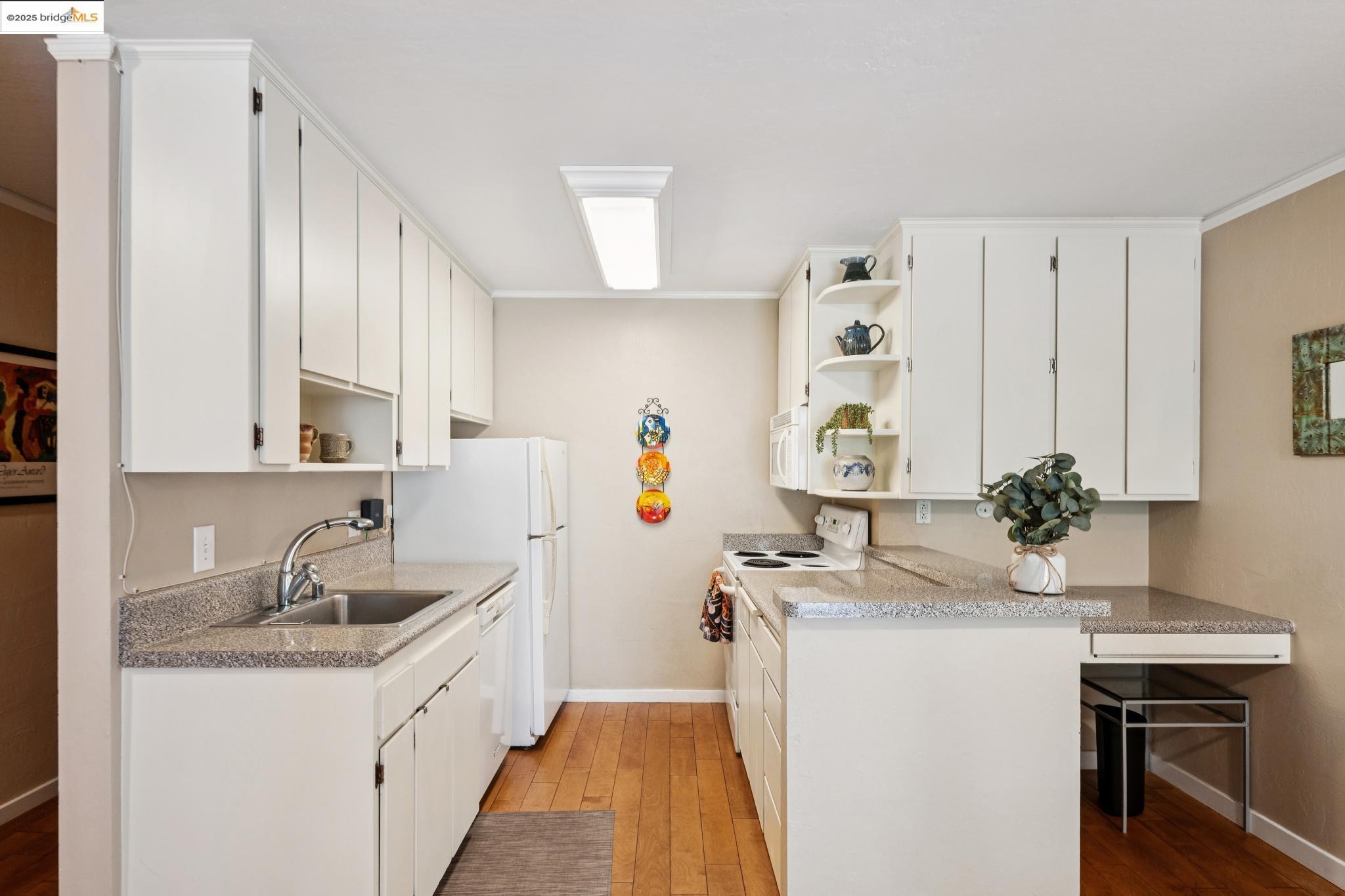 Detail Gallery Image 18 of 34 For 250 Whitmore St #202,  Oakland,  CA 94611 - 1 Beds | 1 Baths