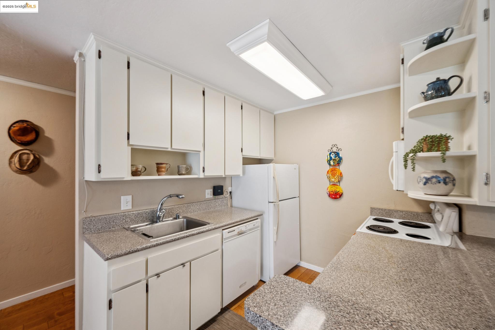 Detail Gallery Image 19 of 34 For 250 Whitmore St #202,  Oakland,  CA 94611 - 1 Beds | 1 Baths