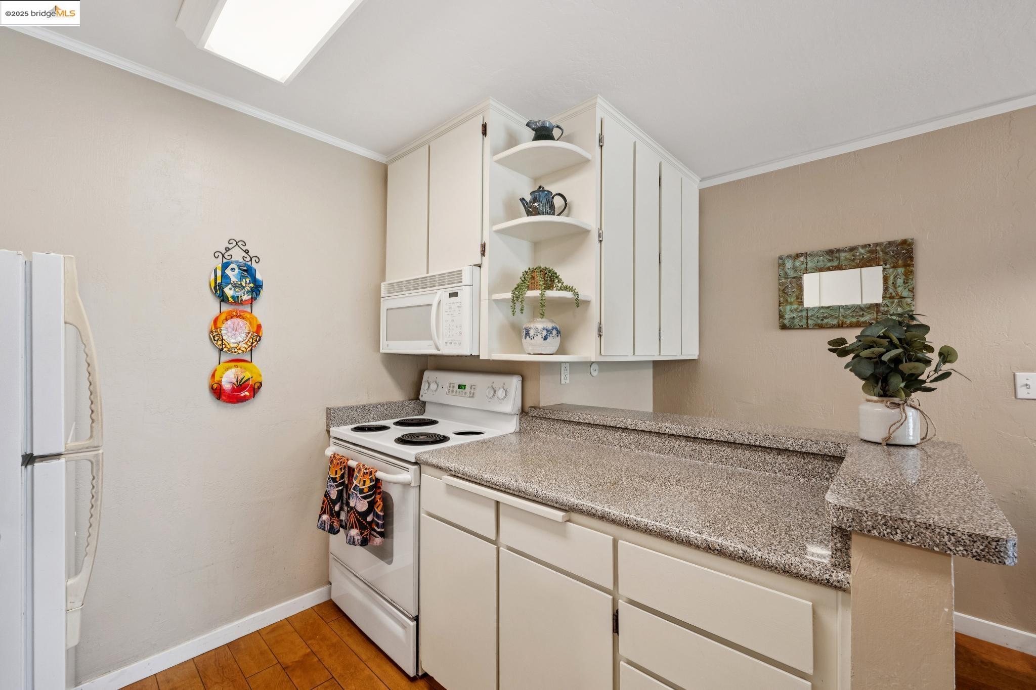 Detail Gallery Image 20 of 34 For 250 Whitmore St #202,  Oakland,  CA 94611 - 1 Beds | 1 Baths